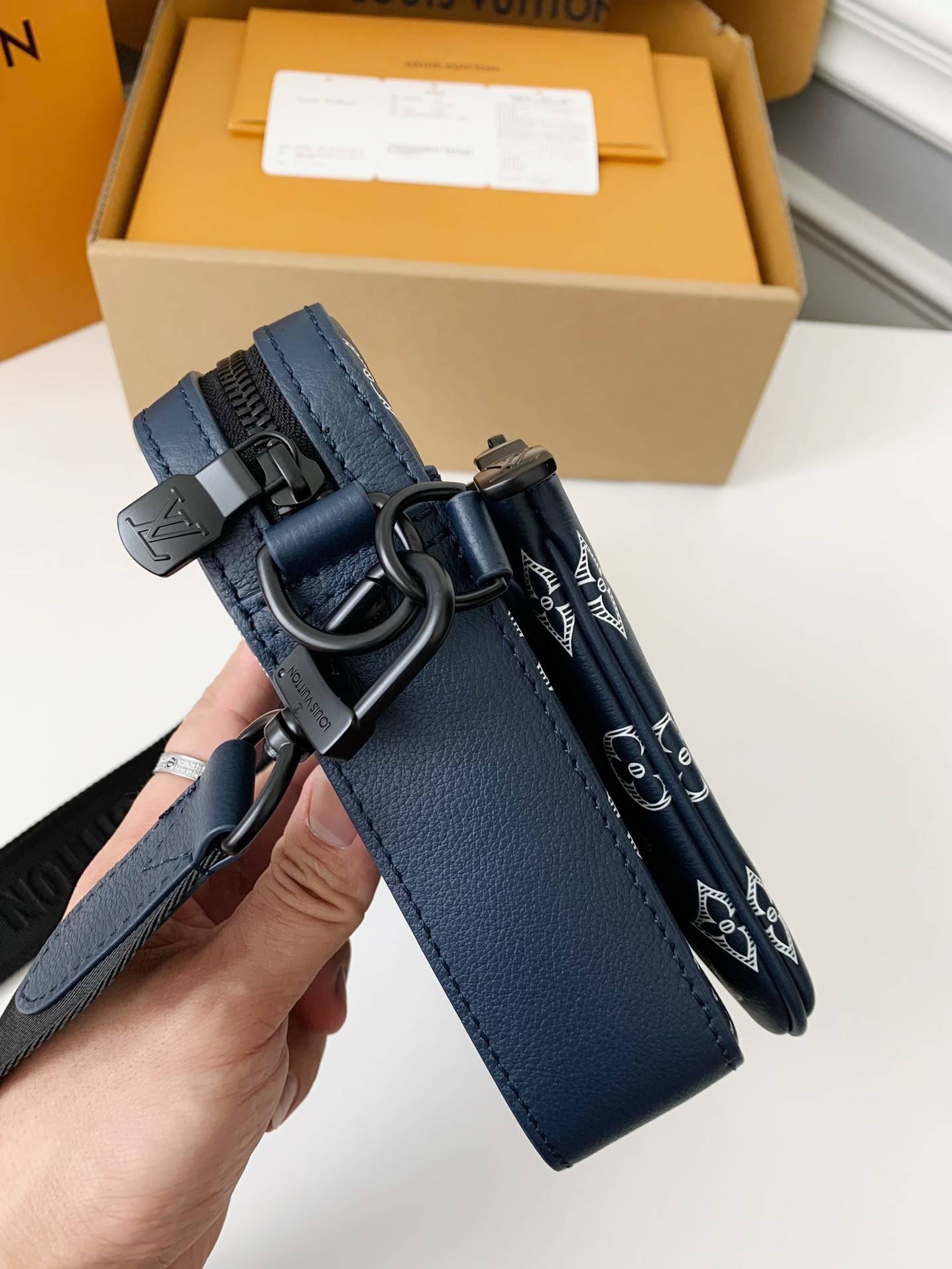 L*V The new TRIO Postman Pack M24753  Size： 25*18.5*7cm