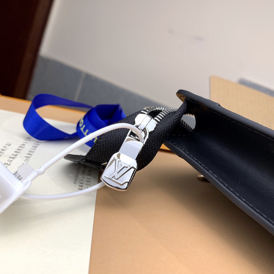 L0vis Vvtt0n Standing Bag