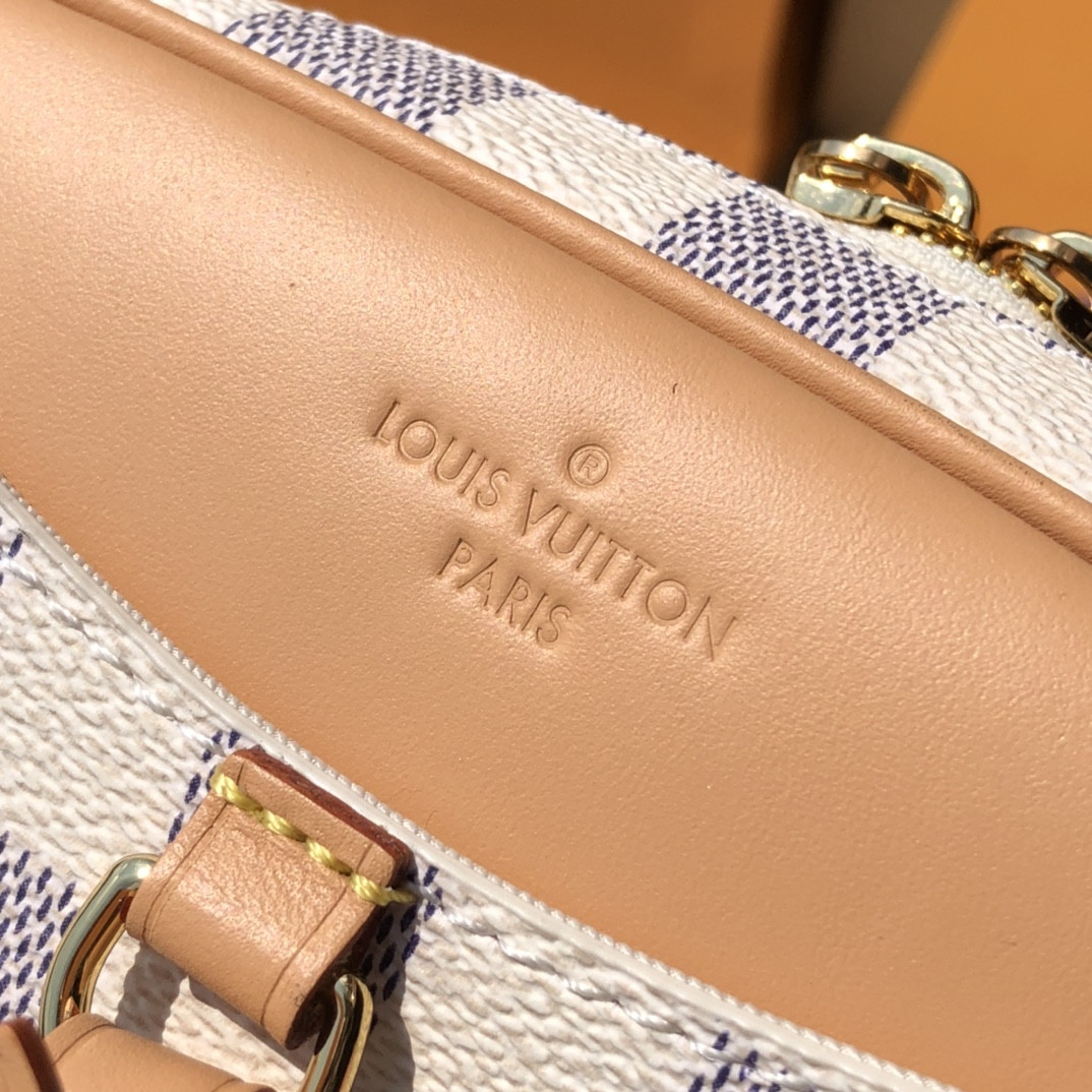 L0vis Vvtt0n Deauville Bag