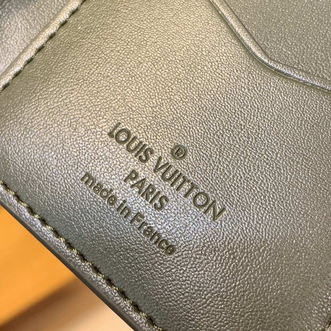 L0vis Vvtt0n Slender Bag