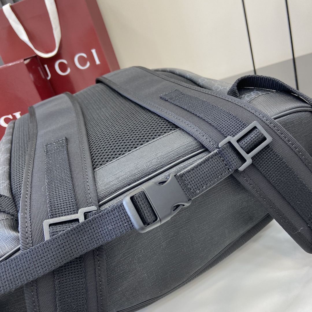 Gvc*1 Backpack Model: 495563. Size: 34*42*16cm