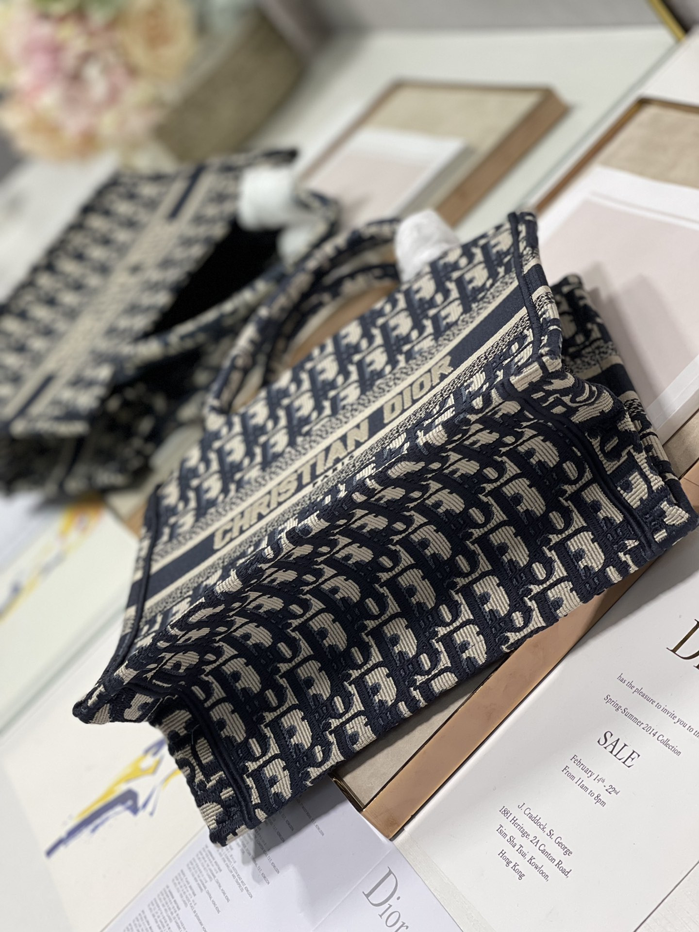 Small D10r Book Tote