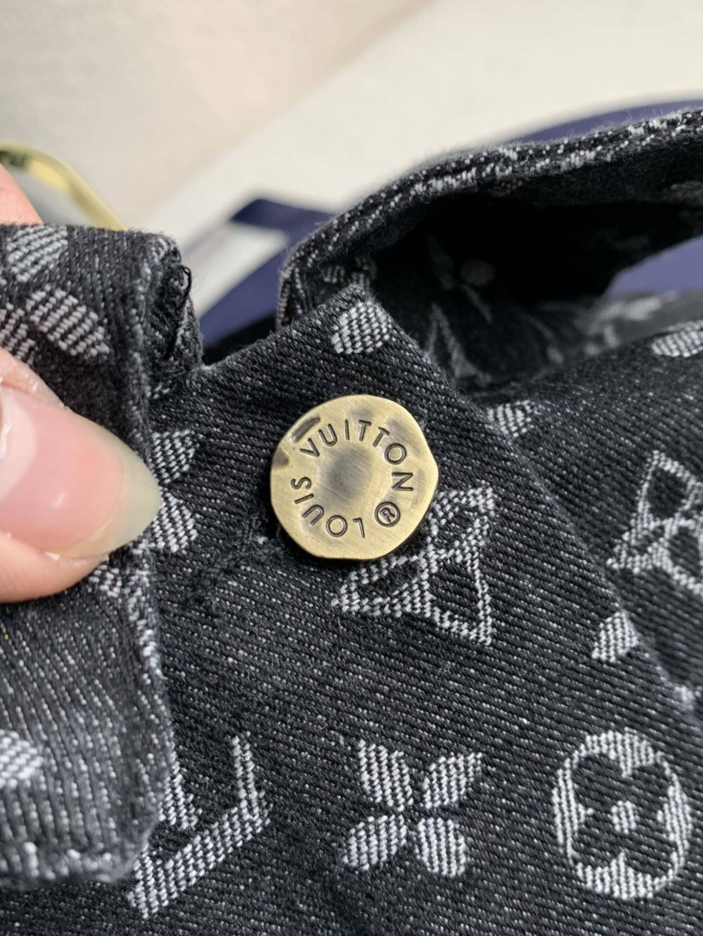 L0vis Vvtt0n  Jackets