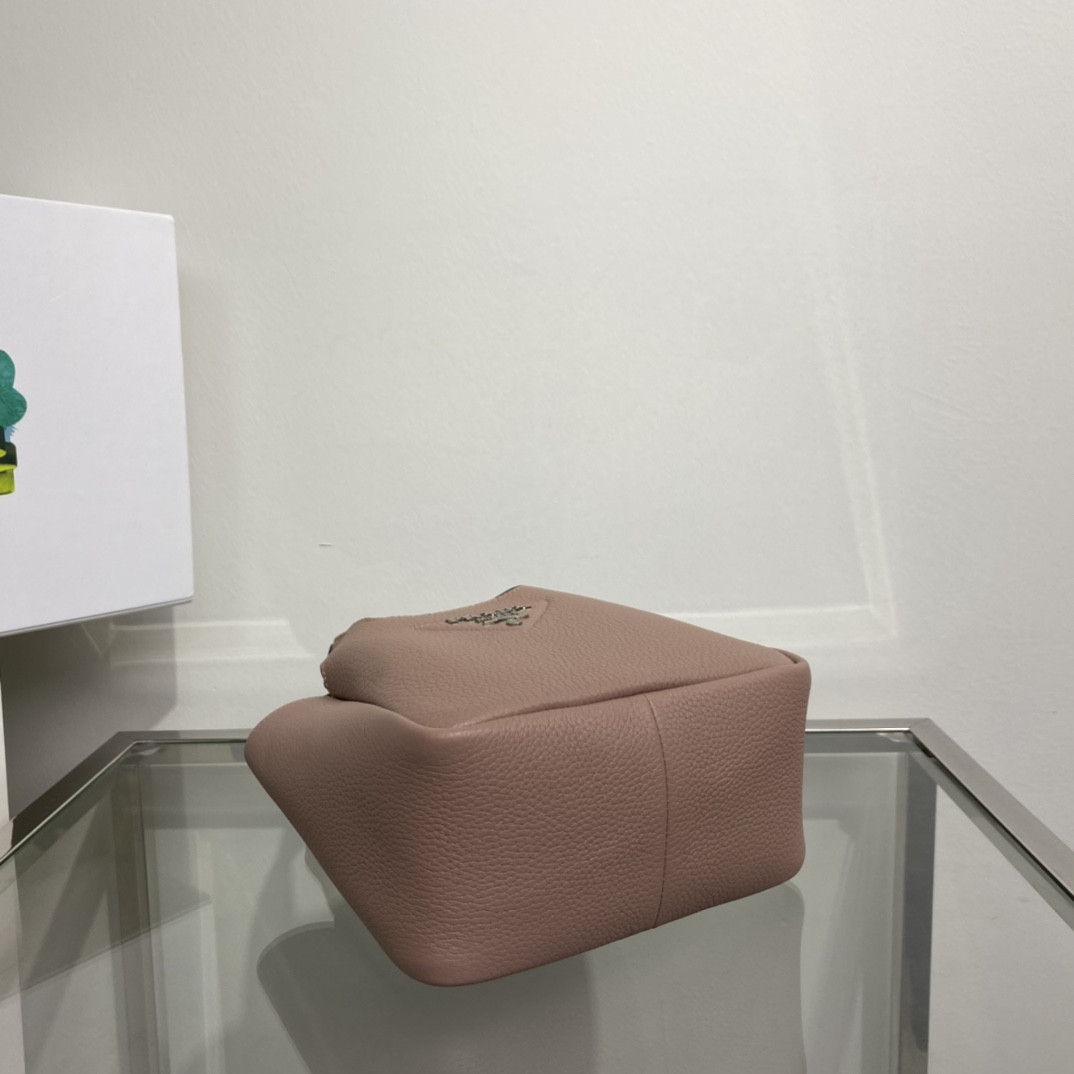 Pra*a Crochet Tote Bag