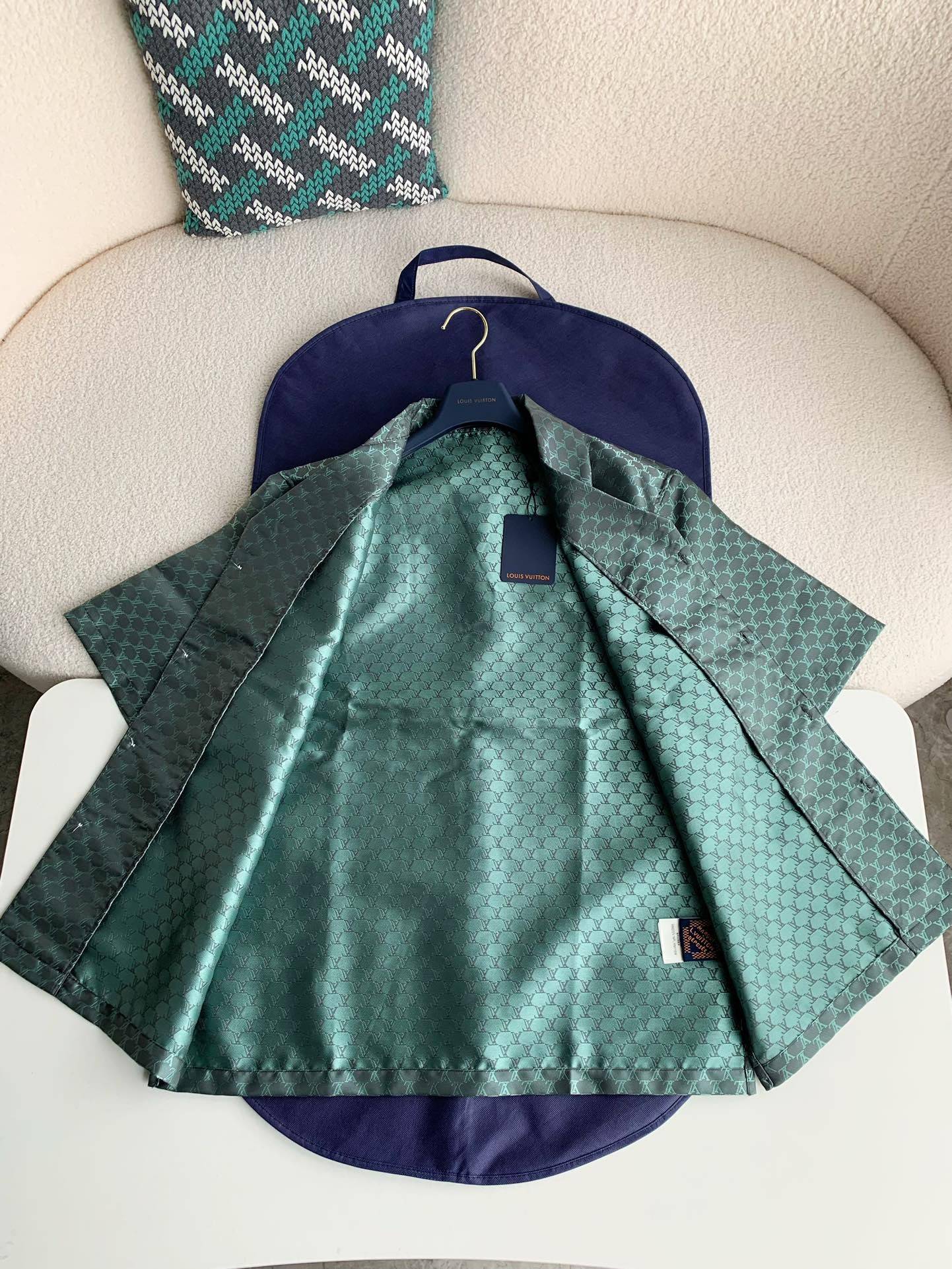 L0vis Vvtt0n  Shirts