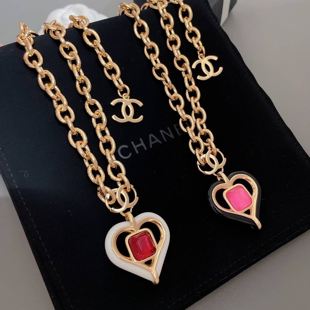 Ch**el peach heart choker