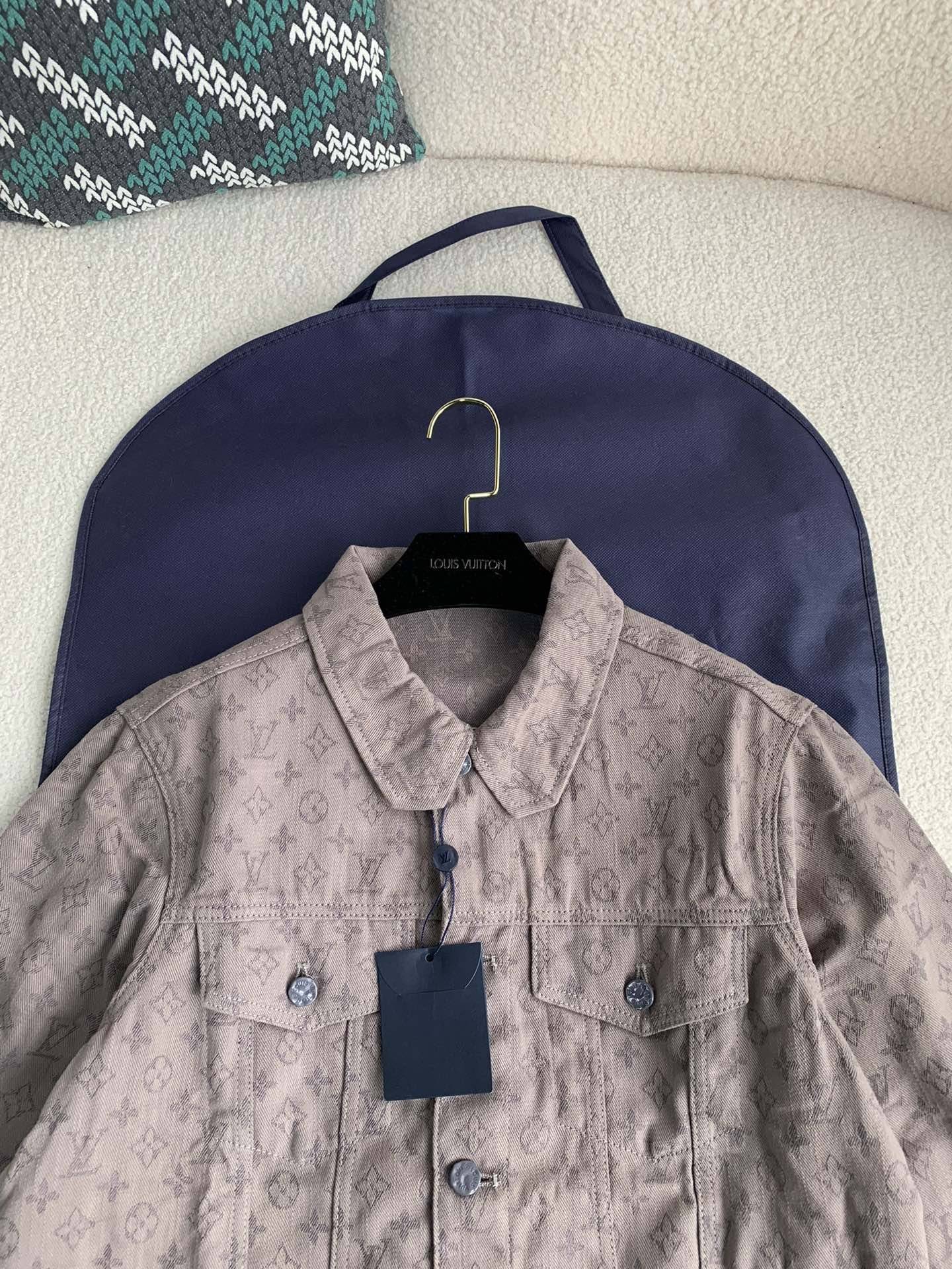 L0vis Vvtt0n  Jackets