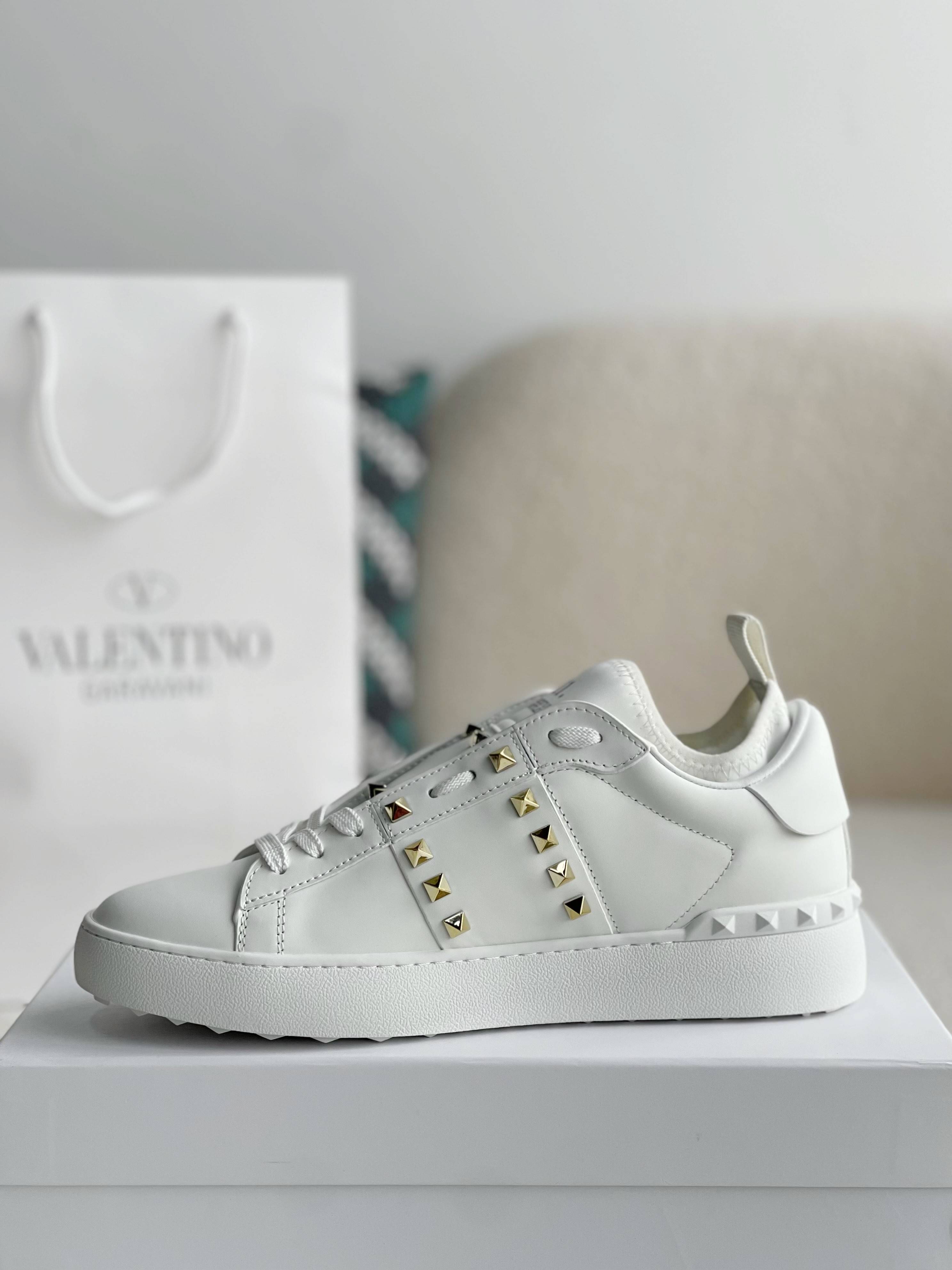 Va1e*ntin0 One Stud Sneakers