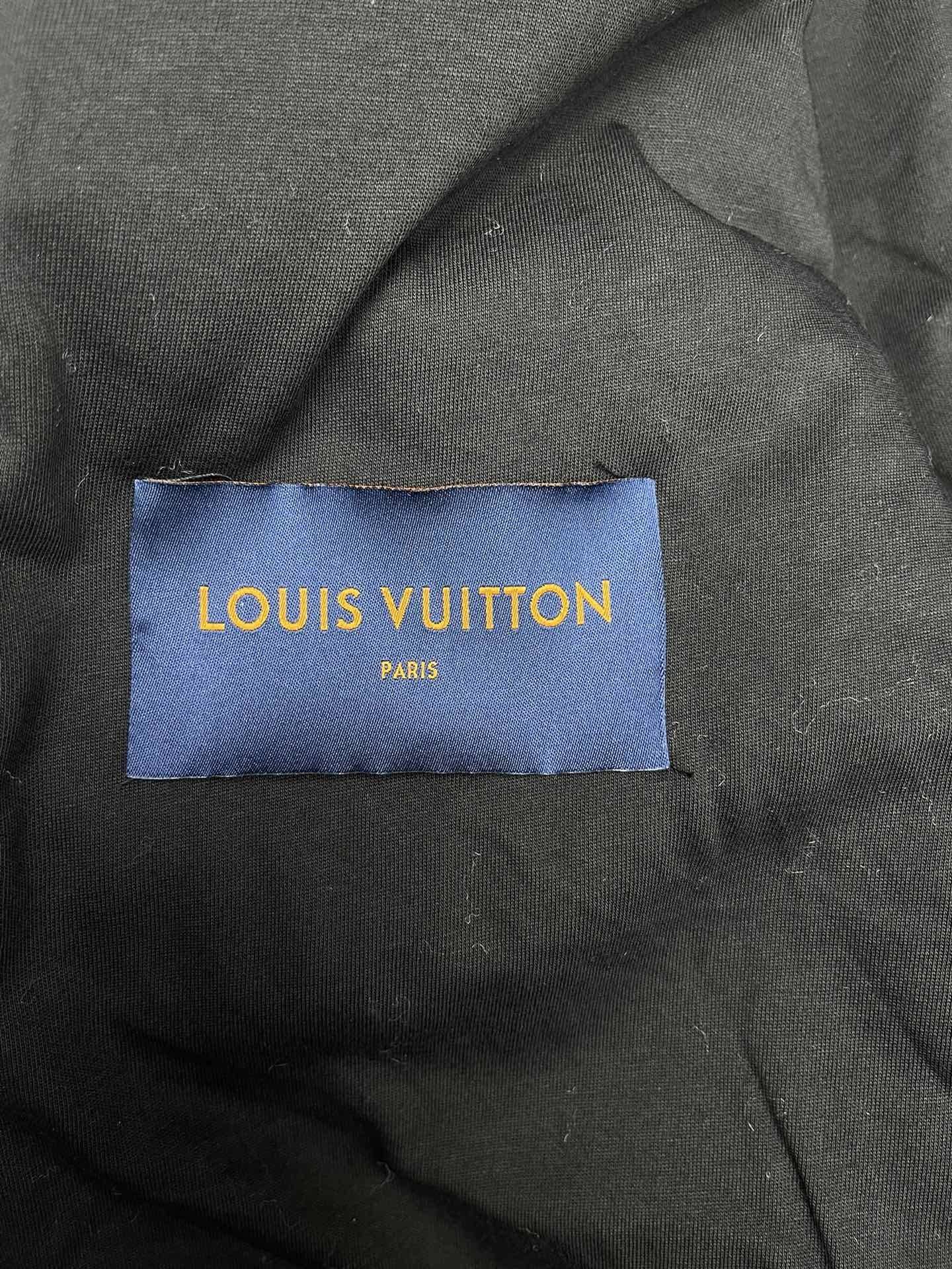 L0vis Vvtt0n  X  Yayoi Kusama collaboration belted jacket