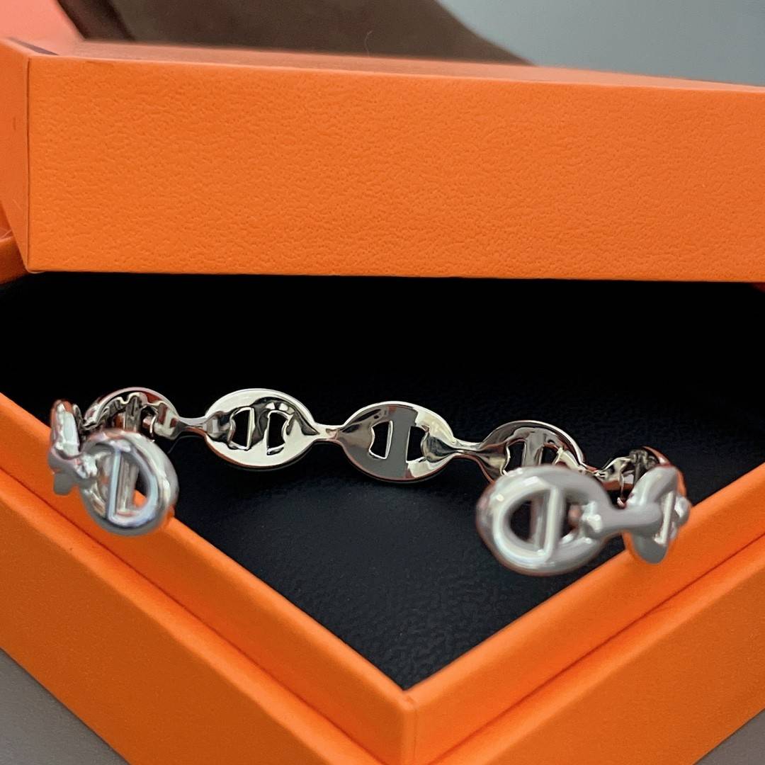 H**me5 cuff bracelet