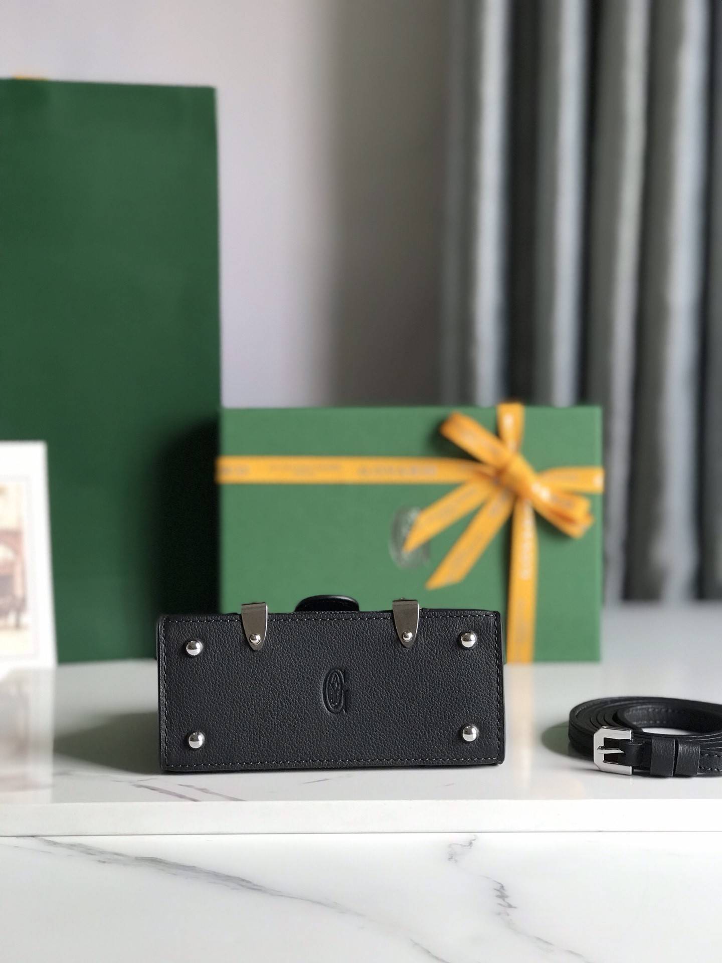 ?G09ard Sa?gon nano bag, top quality!   Size: 14.5 * 11.5 * 7.5cm