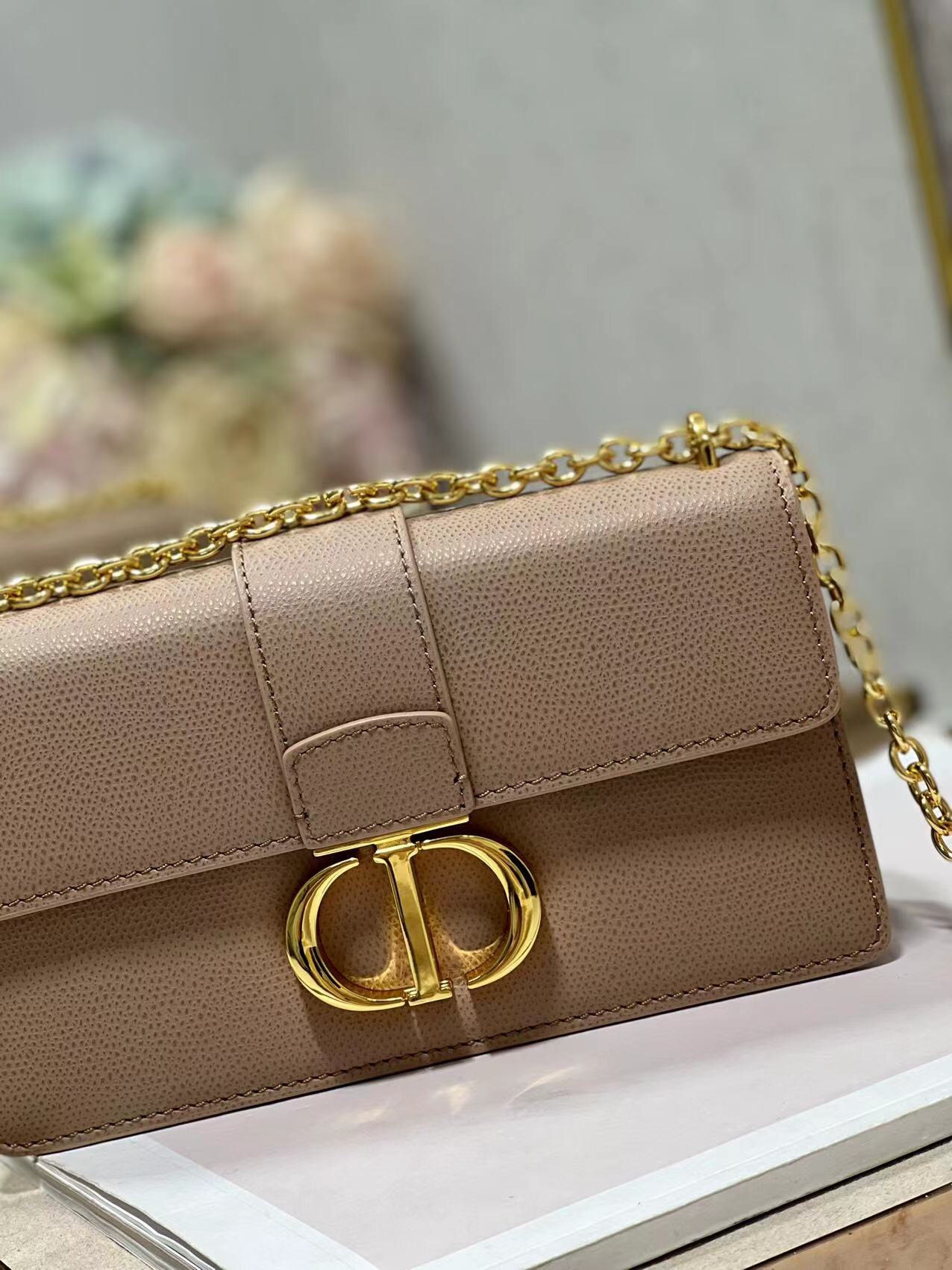 30 Montaigne East-west Bag With Chain