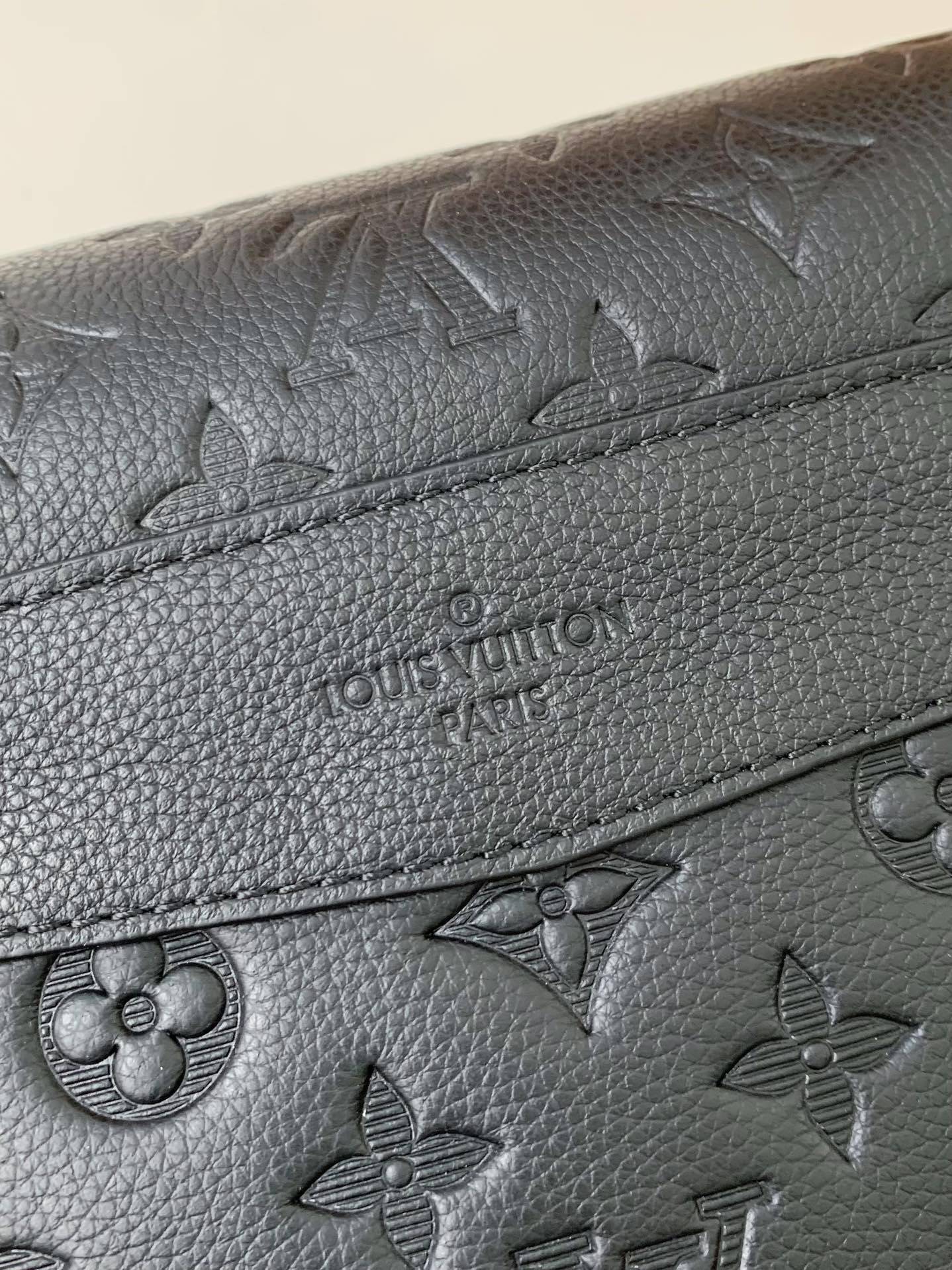 New L*V VOYAGER small men