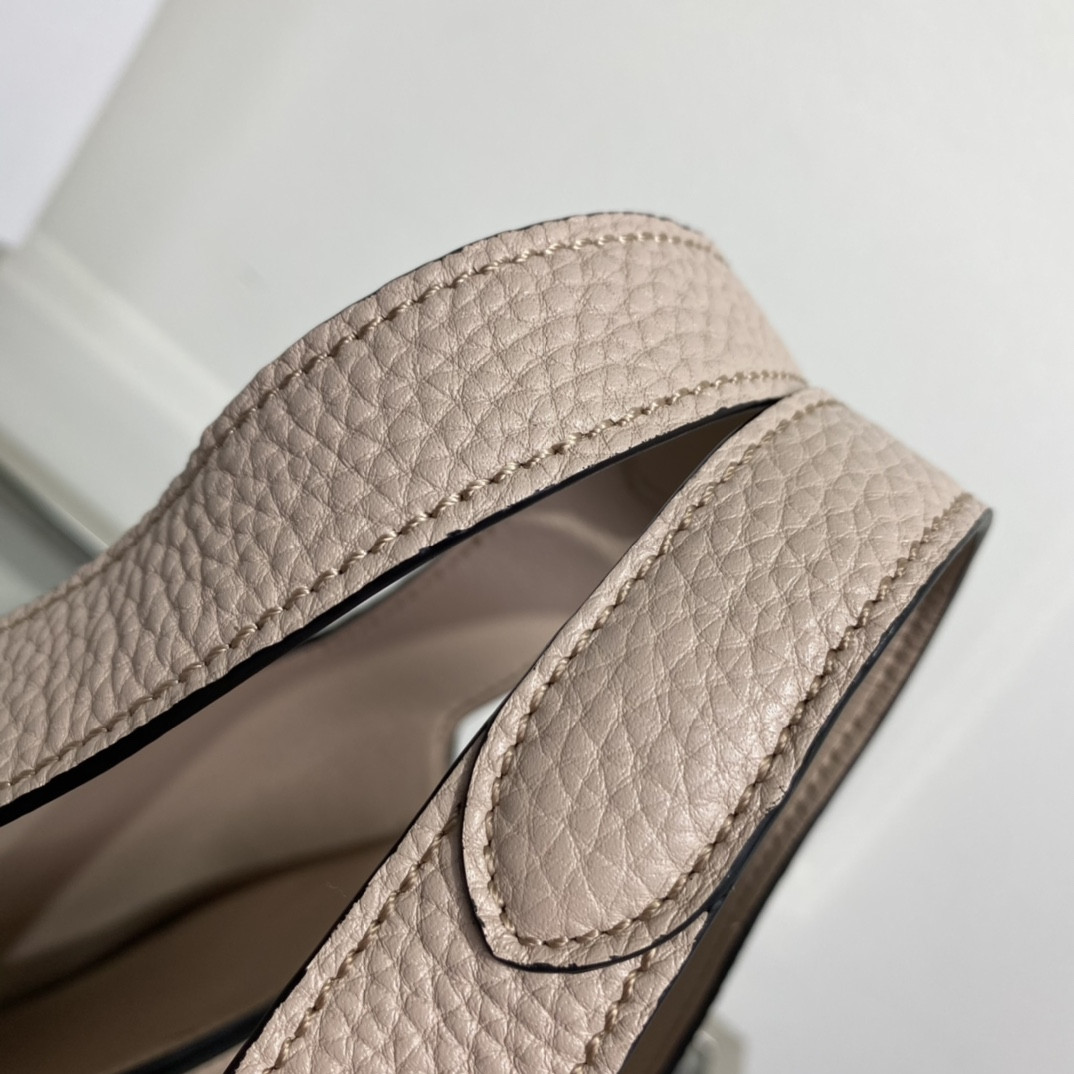 Pra*a Crochet Tote Bag