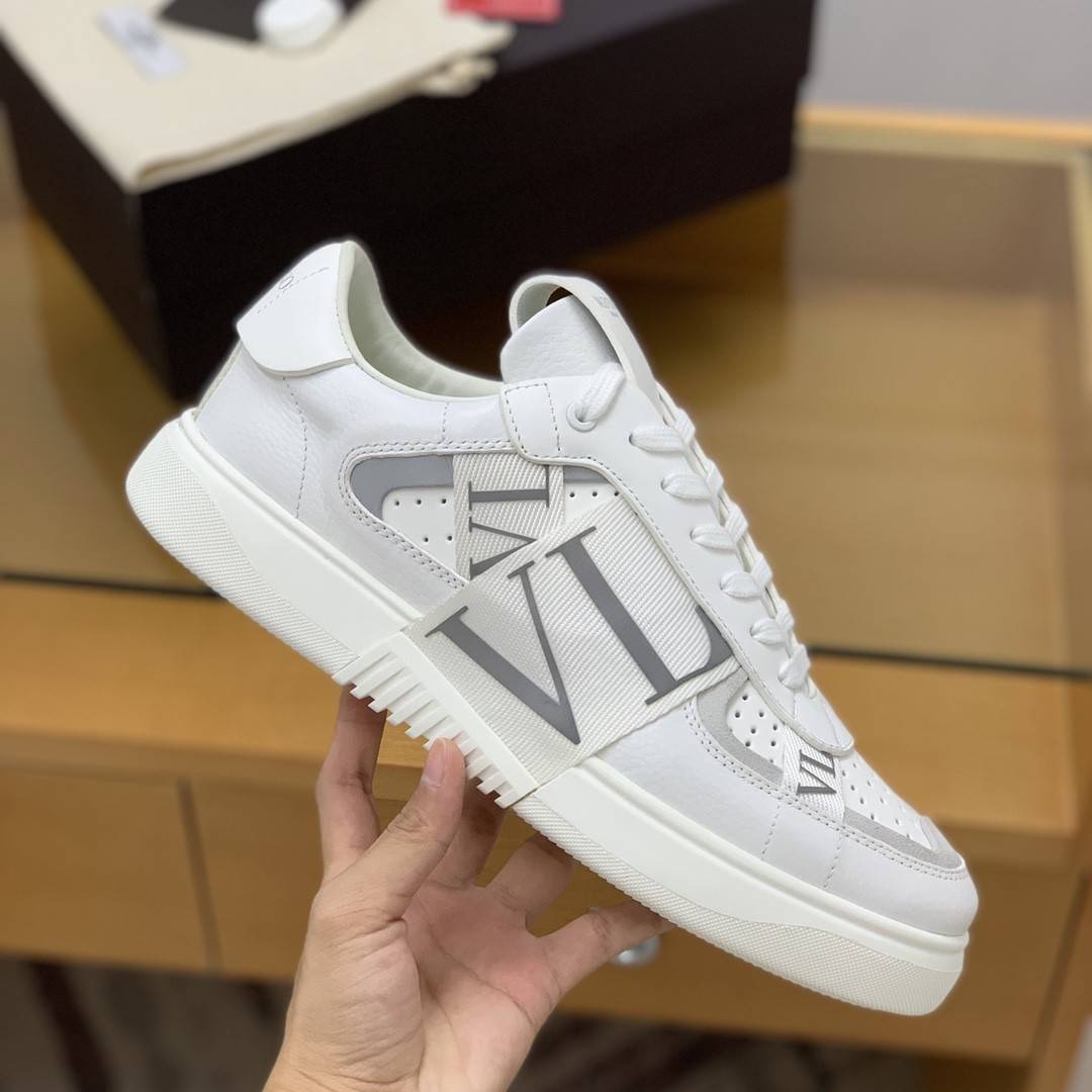 Va1e*ntin0 sneakers
