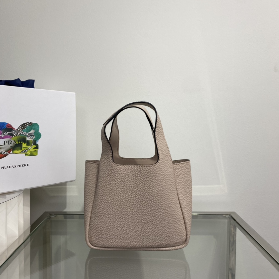 Pra*a Crochet Tote Bag