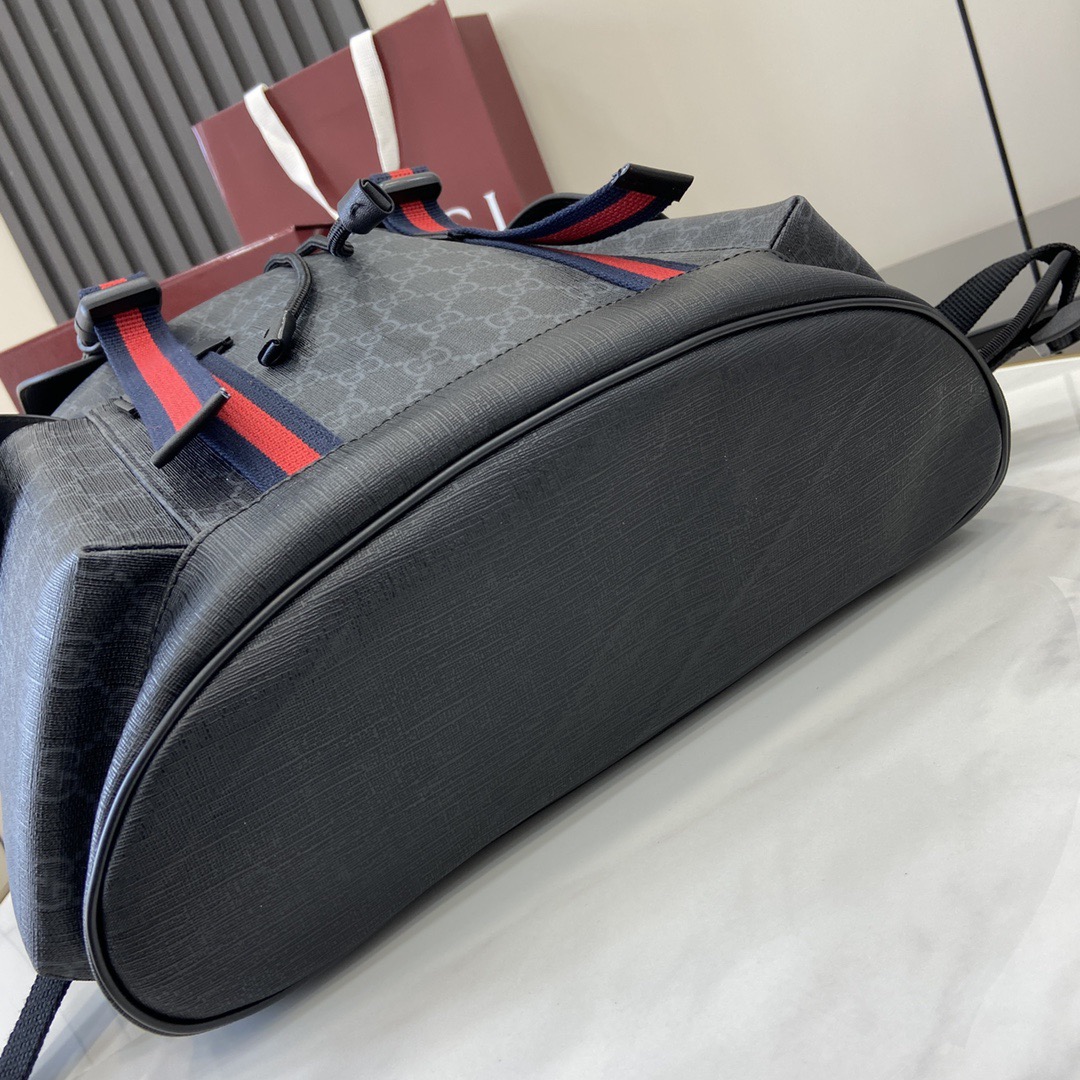 Gvc*1 Backpack Model: 495563. Size: 34*42*16cm