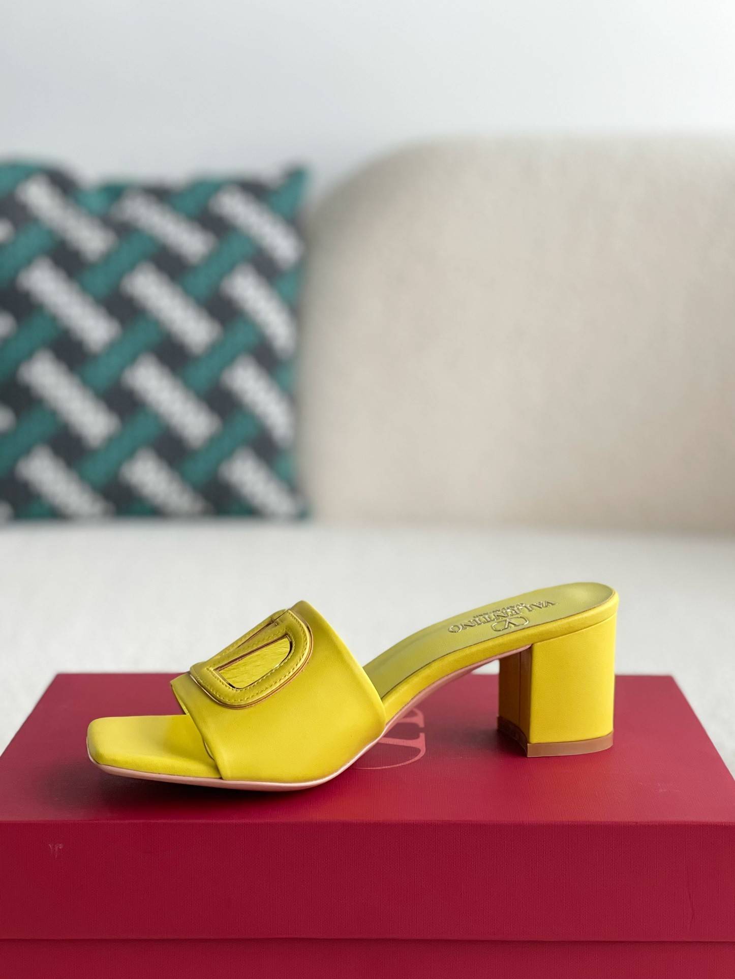 Va1e*ntin0 Summer  high-heeled sandals