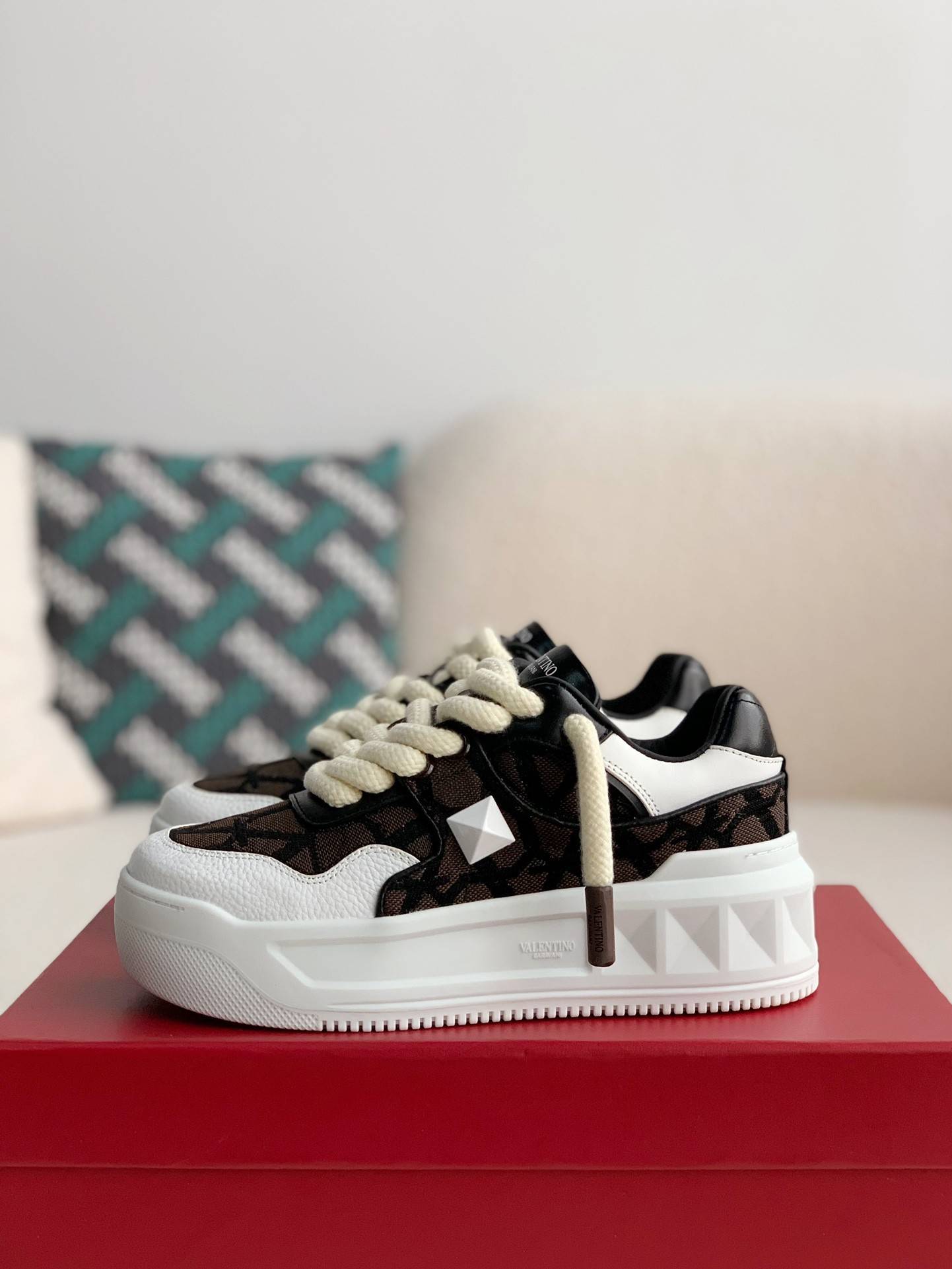 Va1e*ntin0 One Stud Sneakers