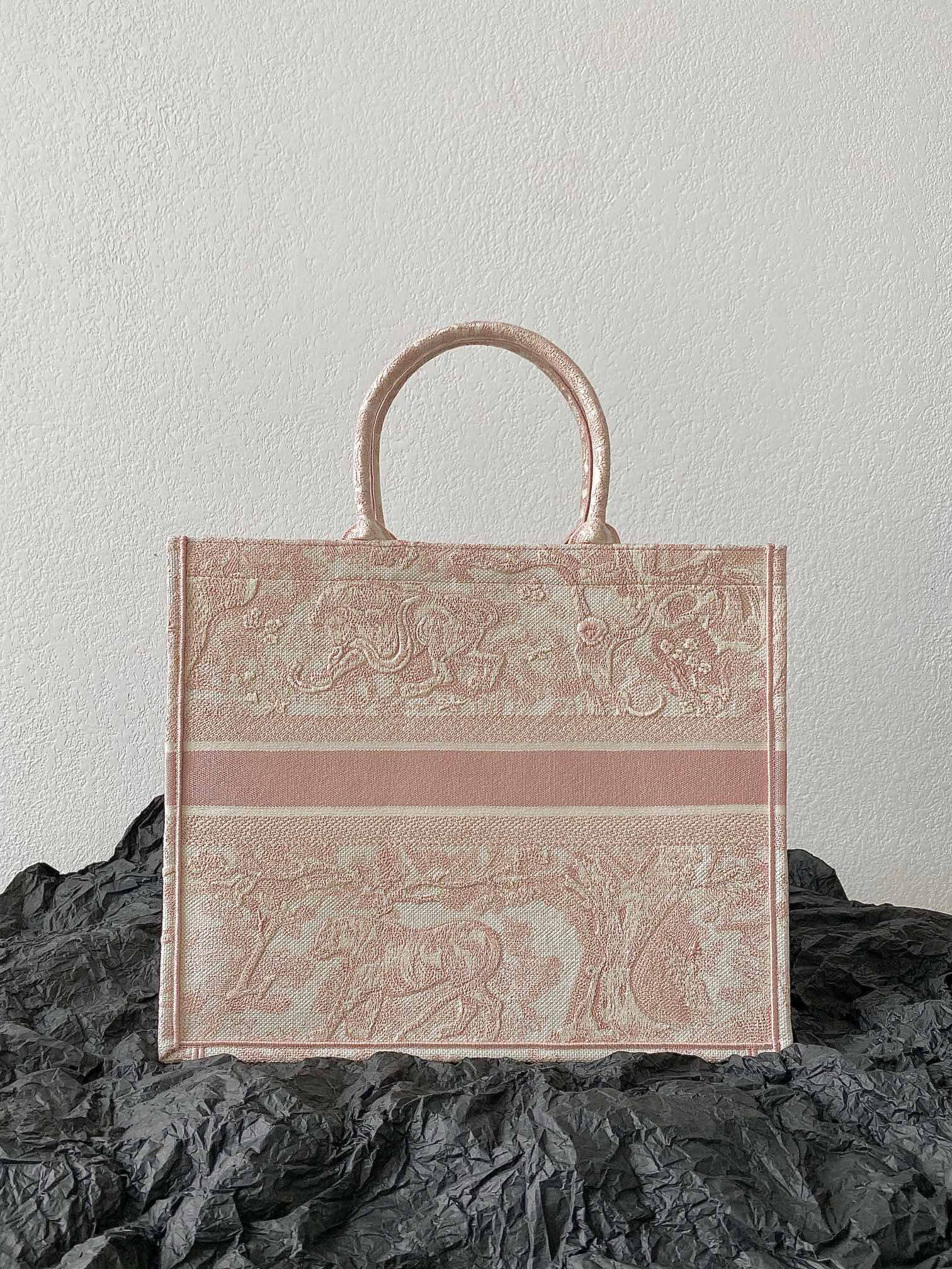 Large D10r Book Tote