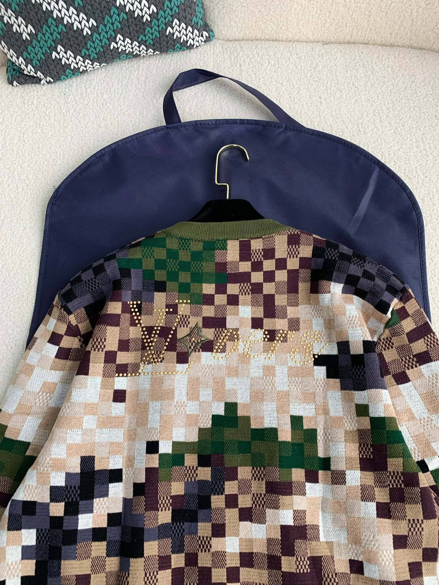 L0vis Vvtt0n Clothes