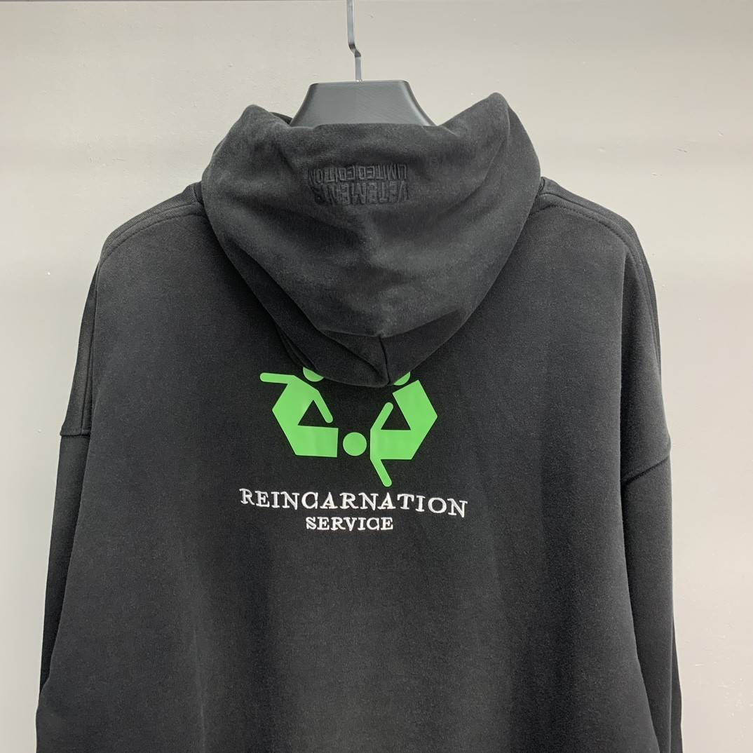 Ba1en*iaga lettered washed sweatshirt