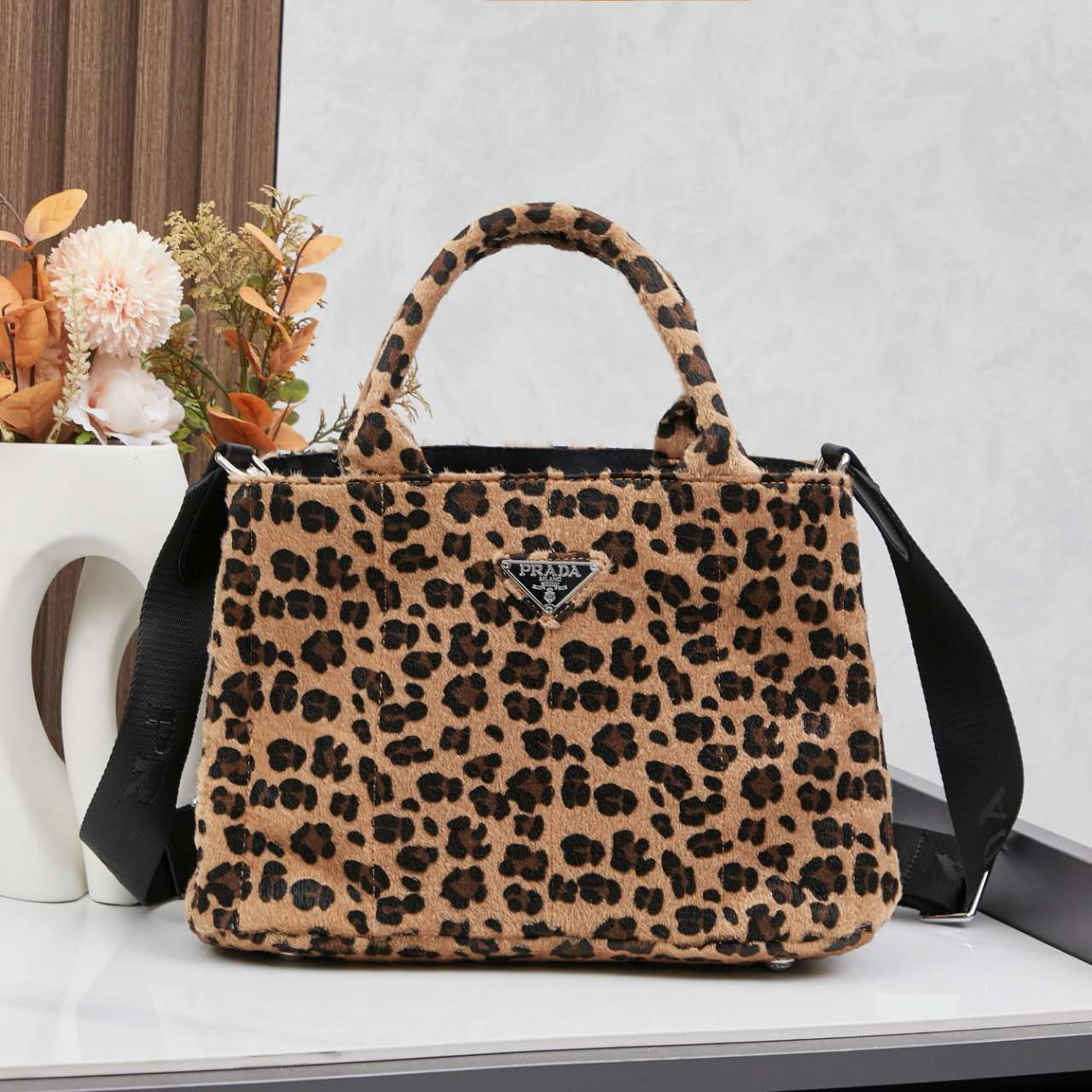 Pra*a adasoftlux leopard killer bag texture is very high-end size 29x20x15, model 2480