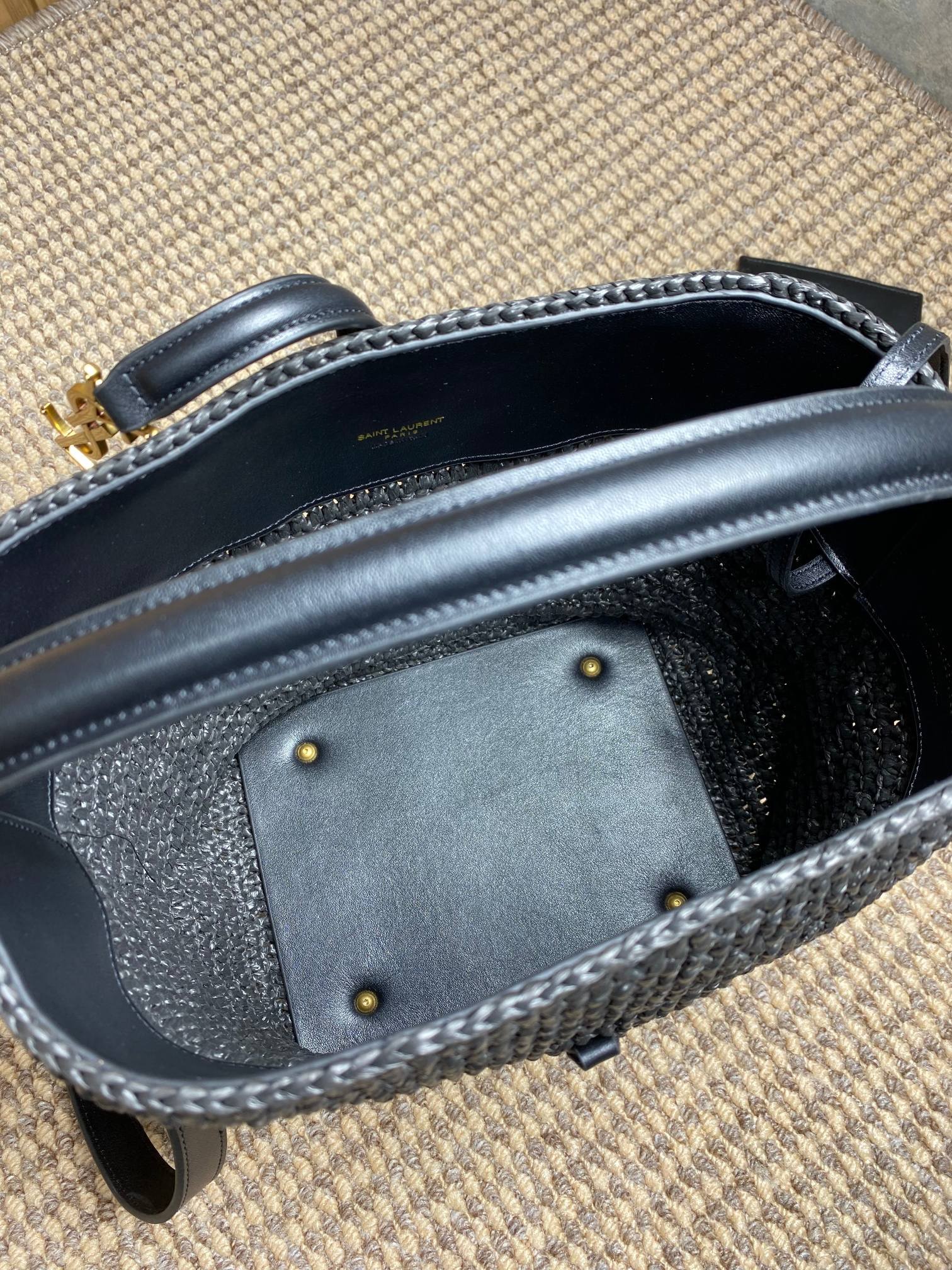 Y51 Sa1nt Lau*nt original leather Y51 bucket bag, raffia and vegetable tanned stitching, with adjustable and detachable shoulder strap size 20x25x16cm Code: 742828