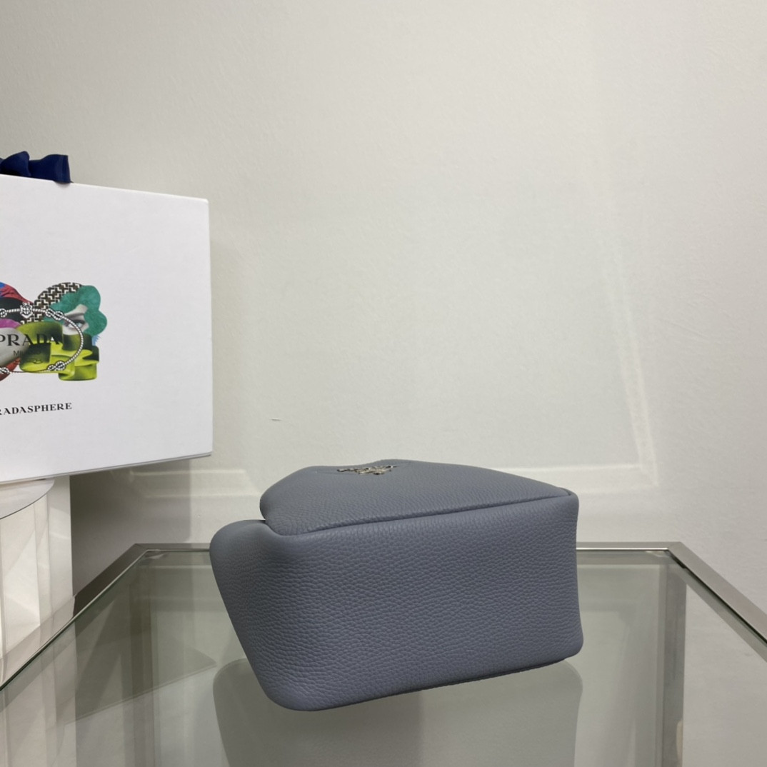 Pra*a Crochet Tote Bag