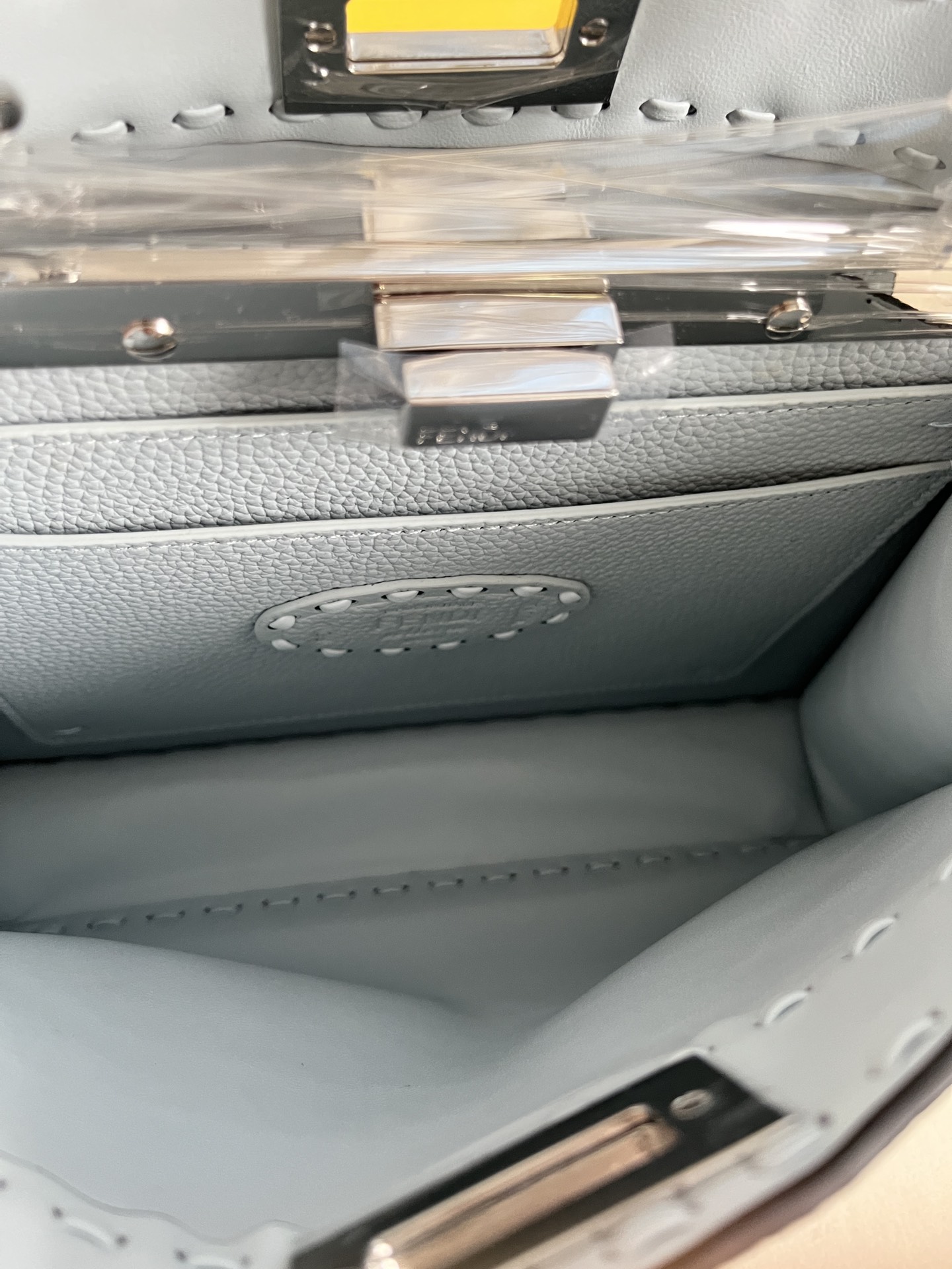 FEND1eekabooISeeU Medium Handbag Model: 8BN327 Size: 27*9.5*21cm