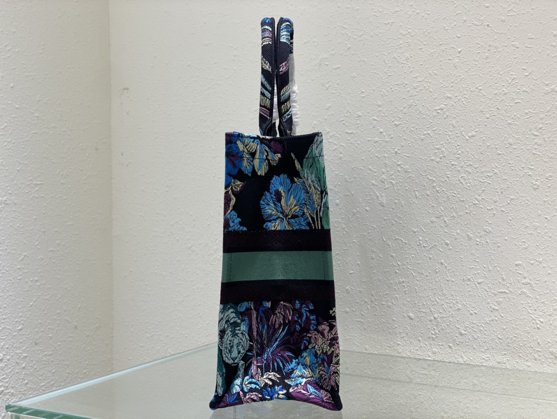 Large D10r Book Tote