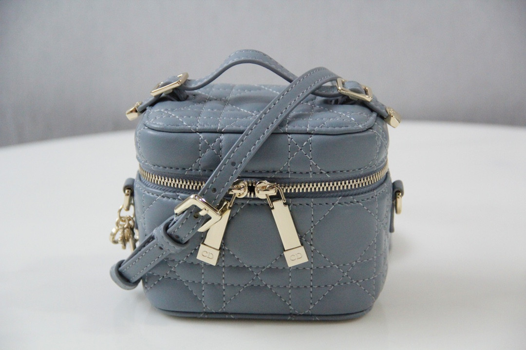 D10r Mini Travel Vanity