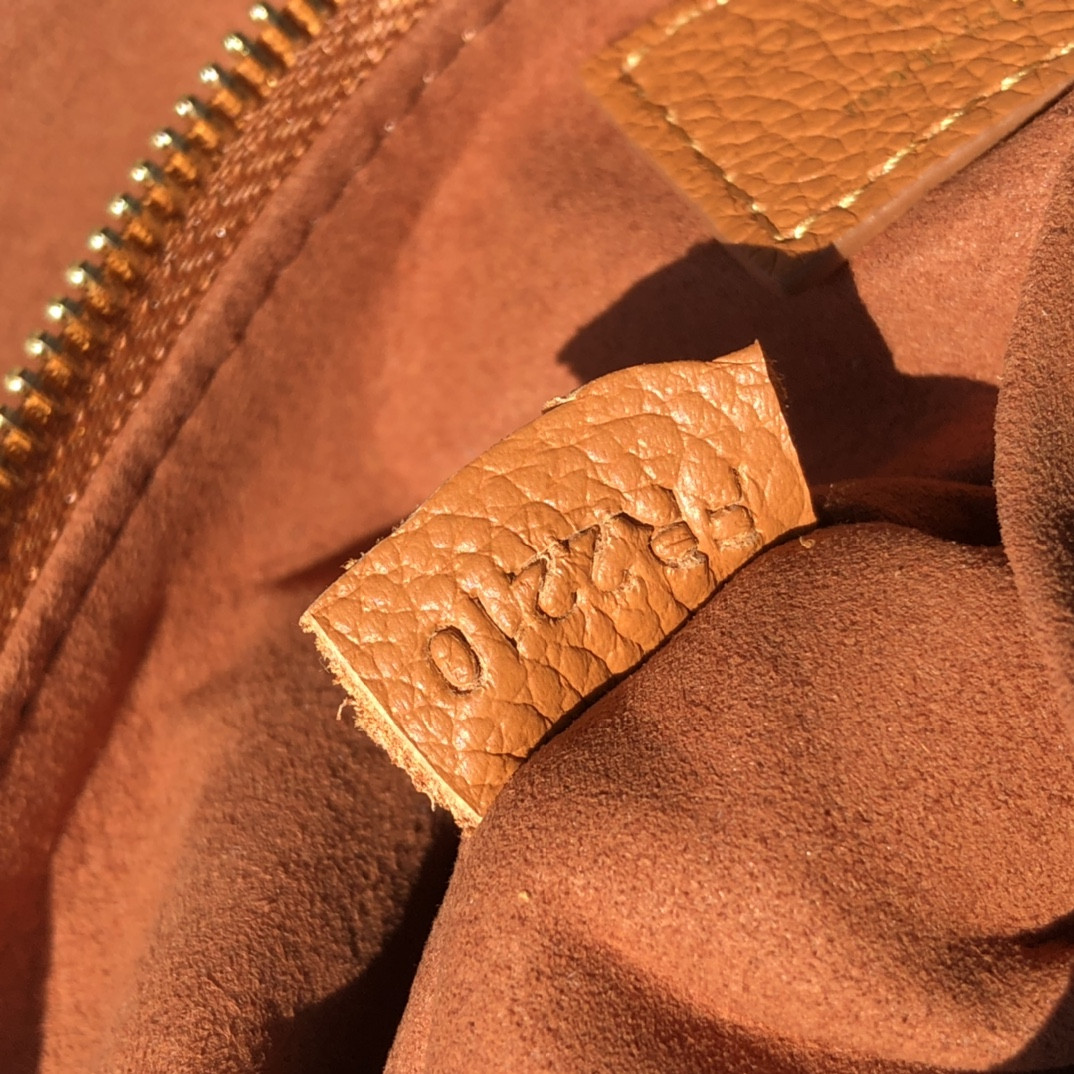 L0vis Vvtt0n Surene Bag