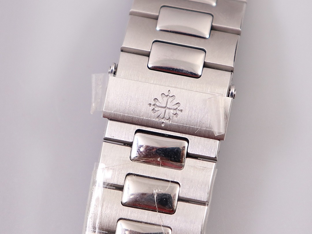 Pat*k Phi1i*pe 5726 series watch