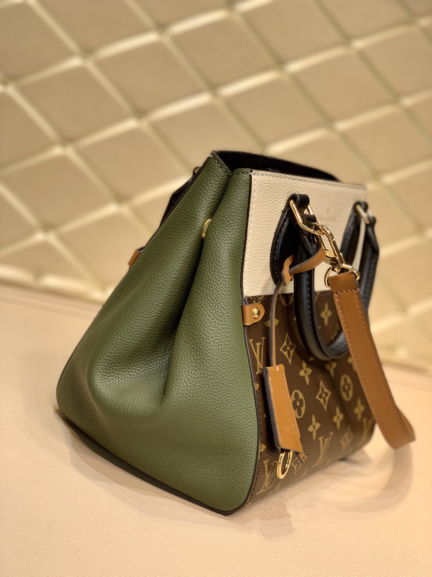 L0vis Vvtt0n Fold Tote Bag