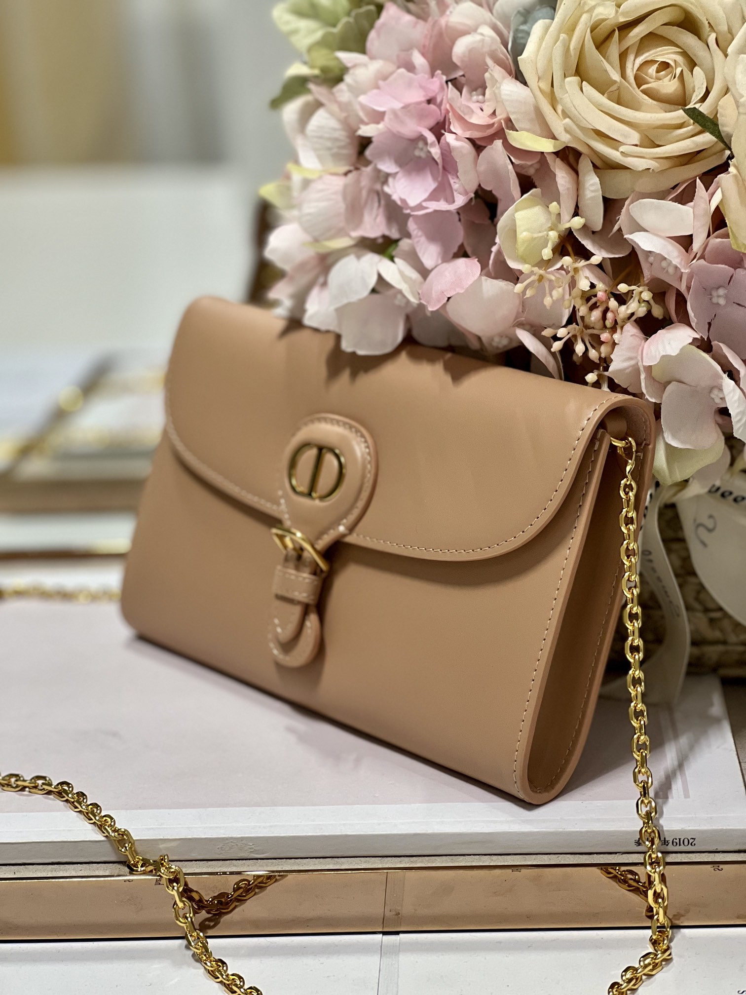 D10r Bobby East-west Pouch With Chain