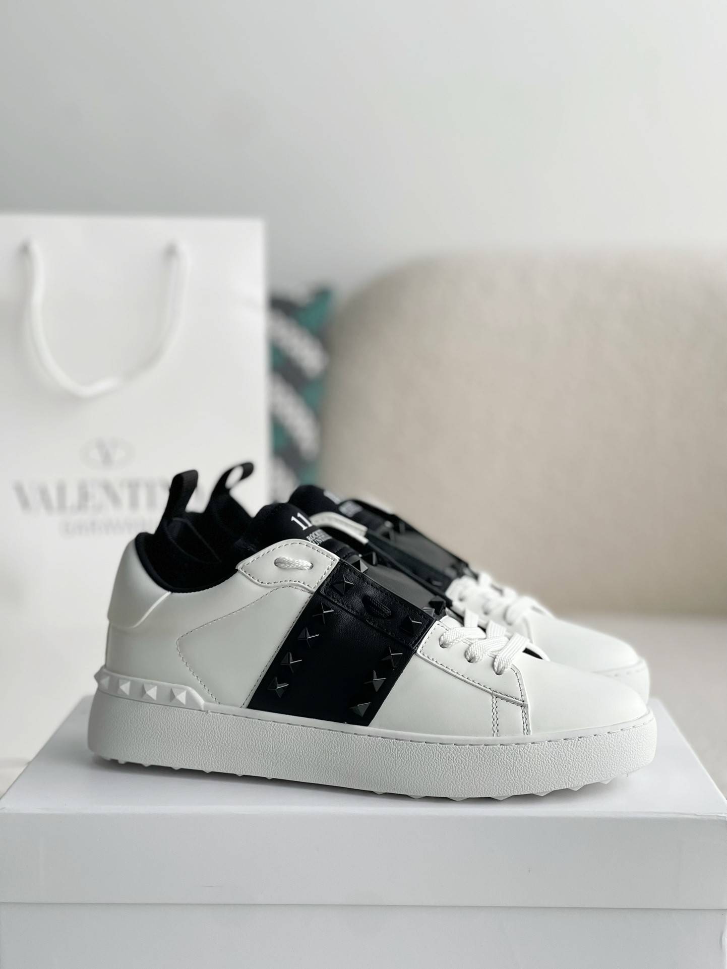 Va1e*ntin0 One Stud Sneakers