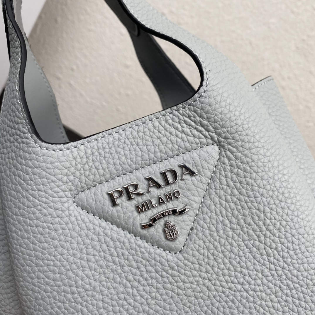 Pra*a Crochet Tote Bag
