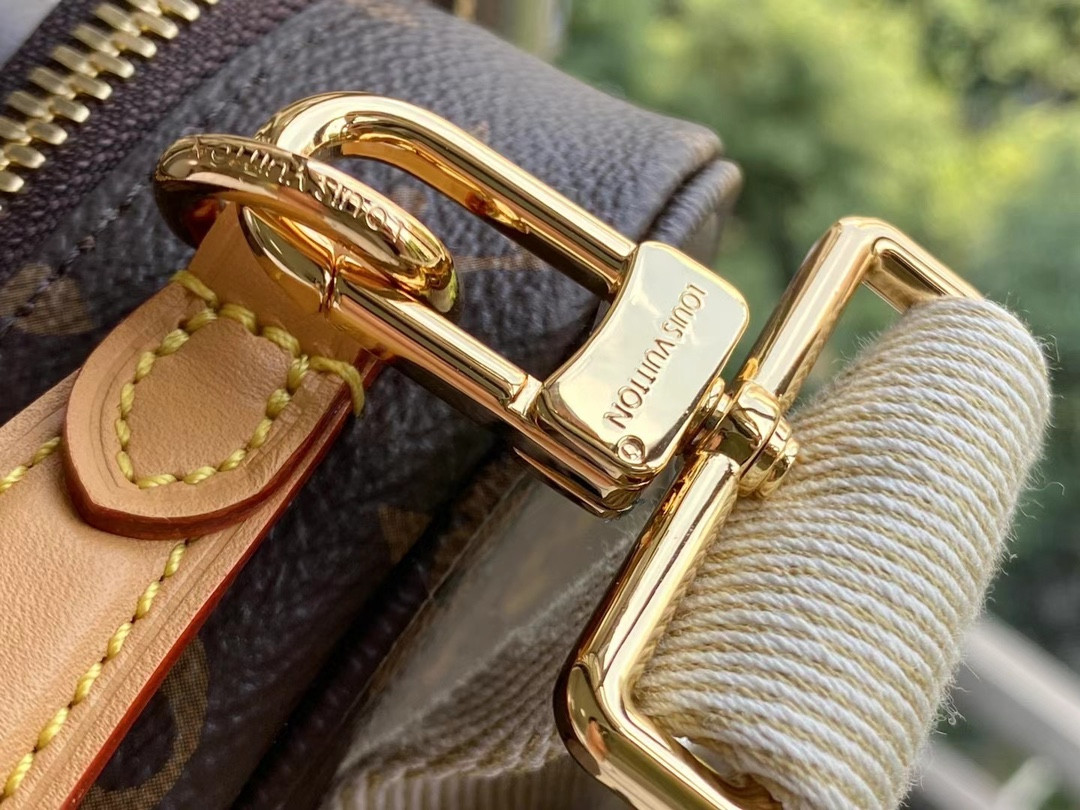 L0vis Vvtt0n Utility Crossbody Bag