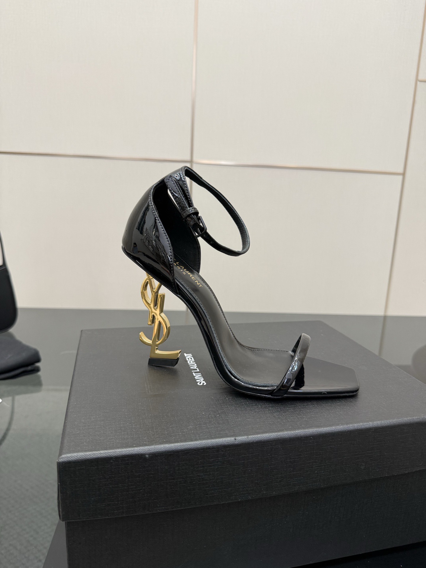 Y51 OPYUM SANDALS IN PATENT LEATHER