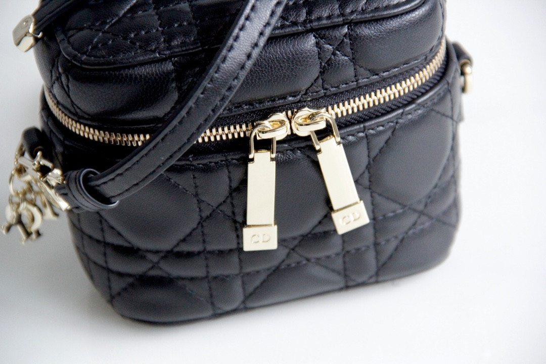 D10r Mini Travel Vanity