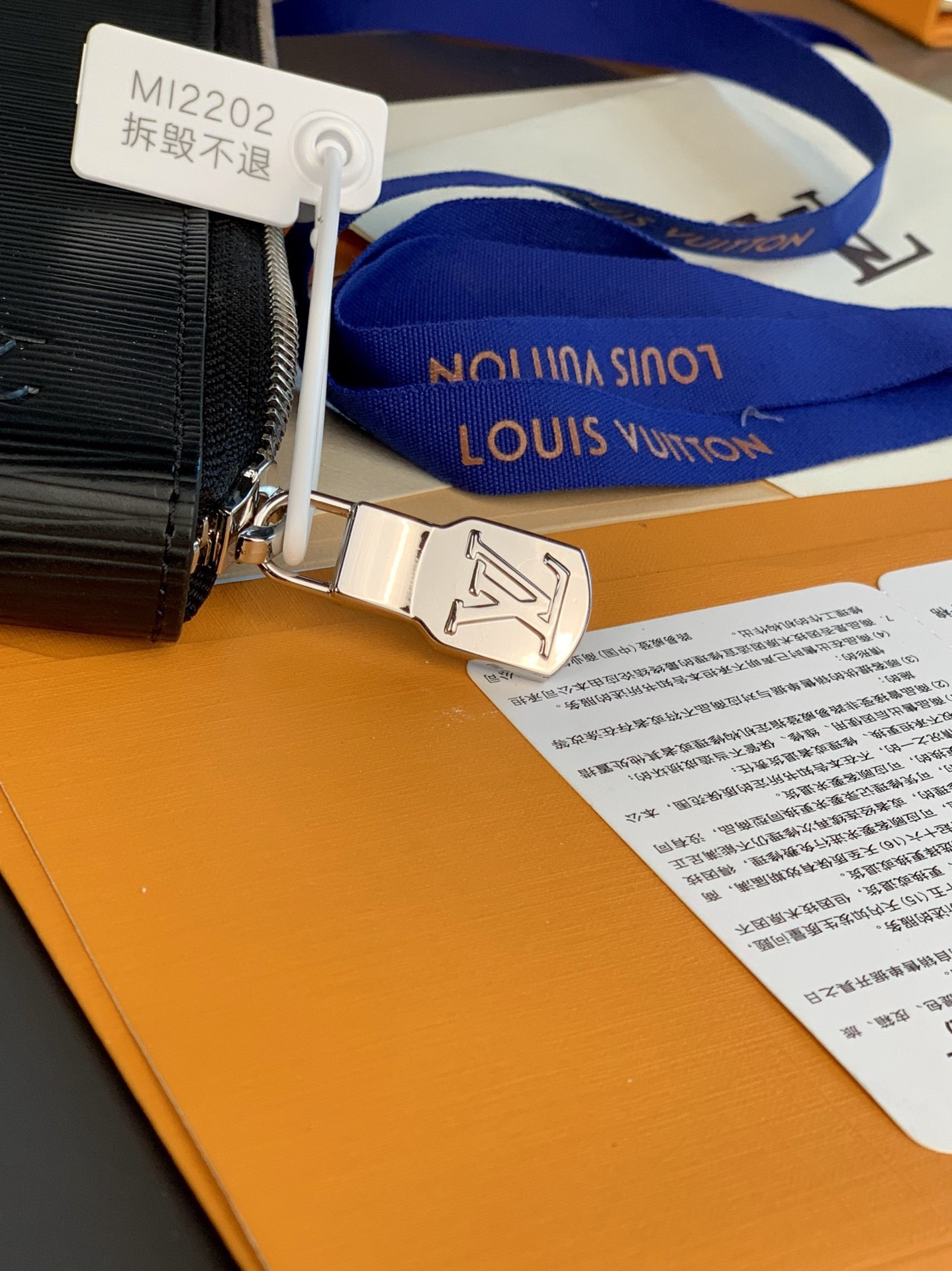 L0vis Vvtt0n Pochette Jour Bag