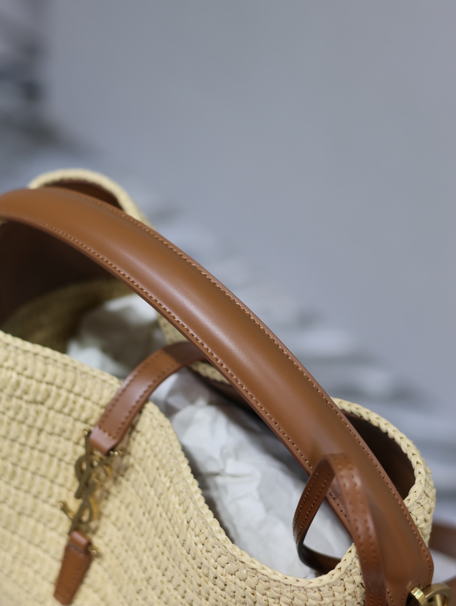 Y51 apricot woven LE 37 woven bucket bag Style number: 742828 Size: 20×25×16cm