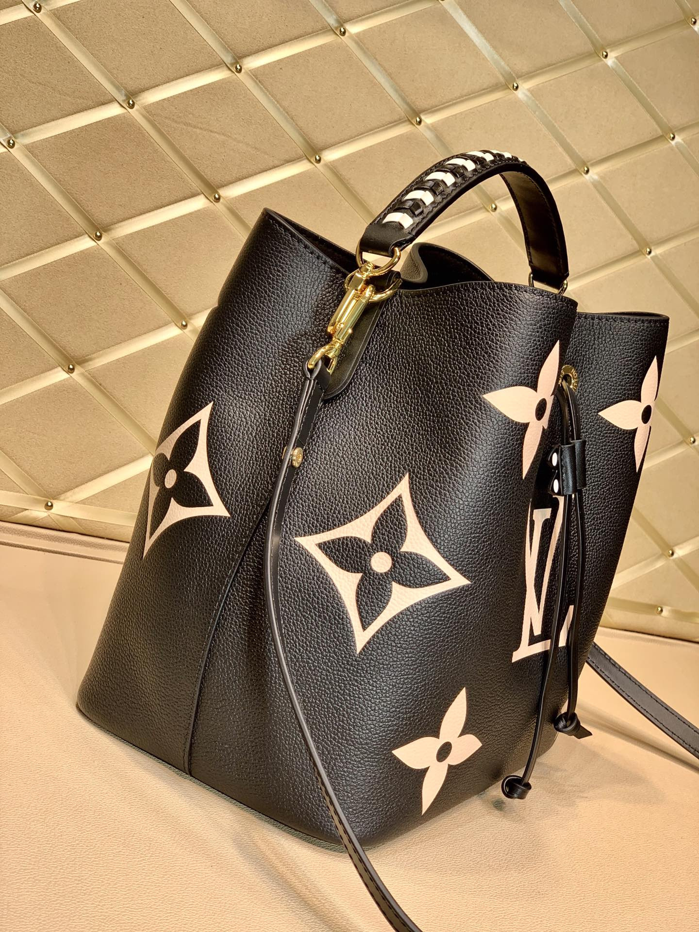 L0vis Vvtt0n Néonoé Bag