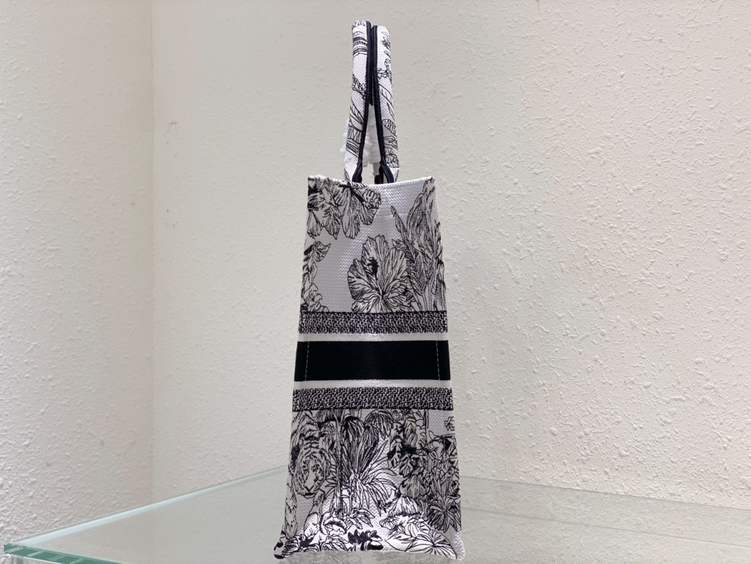 Large D10r Book Tote