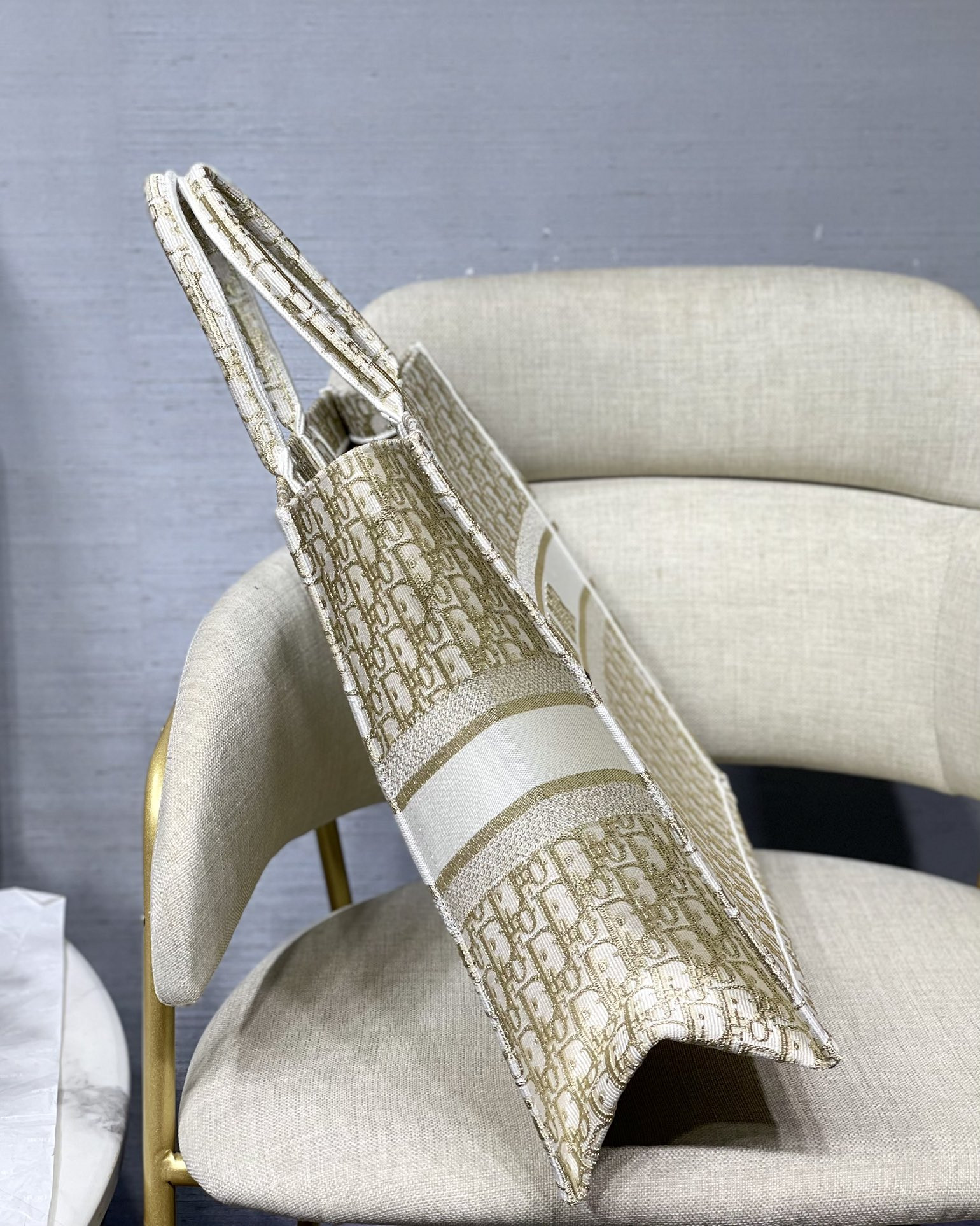 Large D10r Book Tote