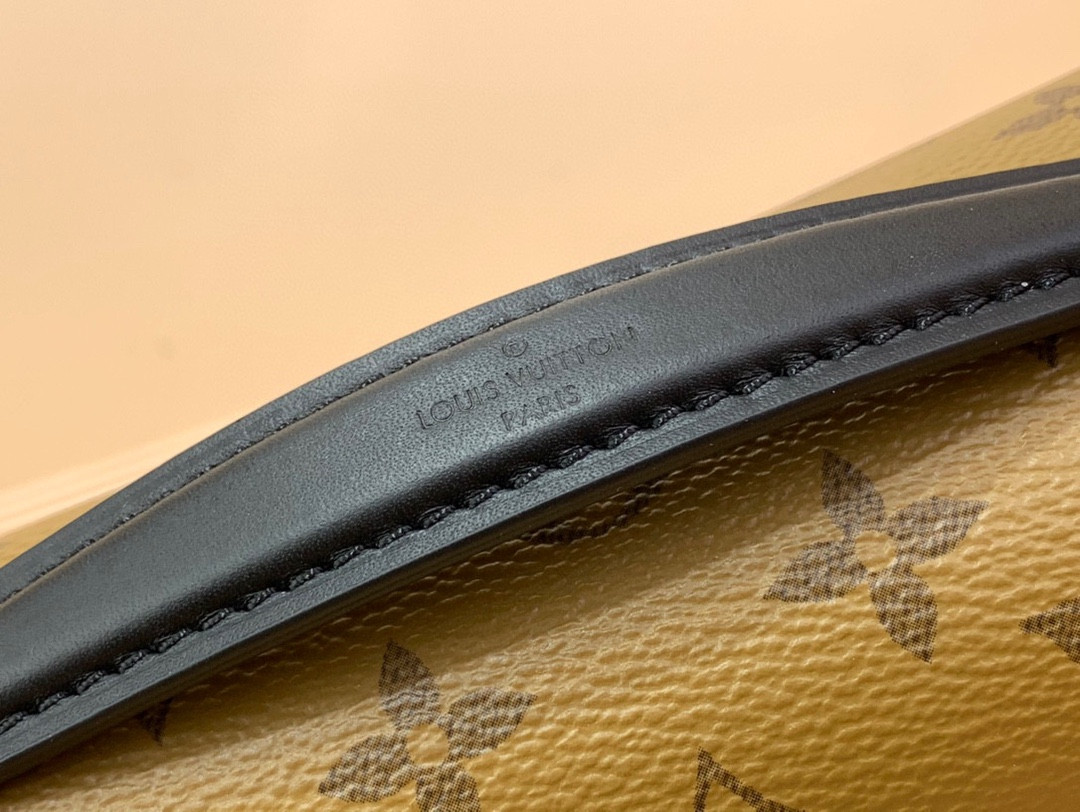 L0vis Vvtt0n Pochette Métis East West Bag