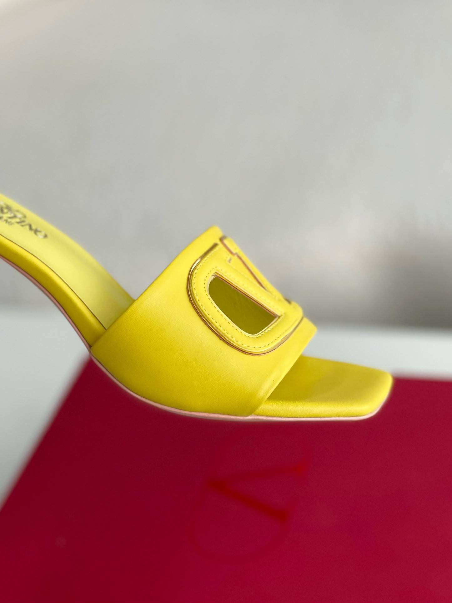 Va1e*ntin0 Summer  high-heeled sandals