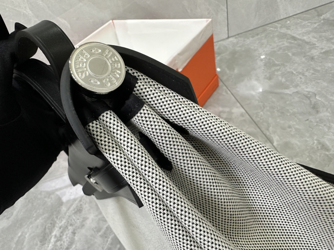 H**me5 limited edition color matching Herbag Size: 31cm