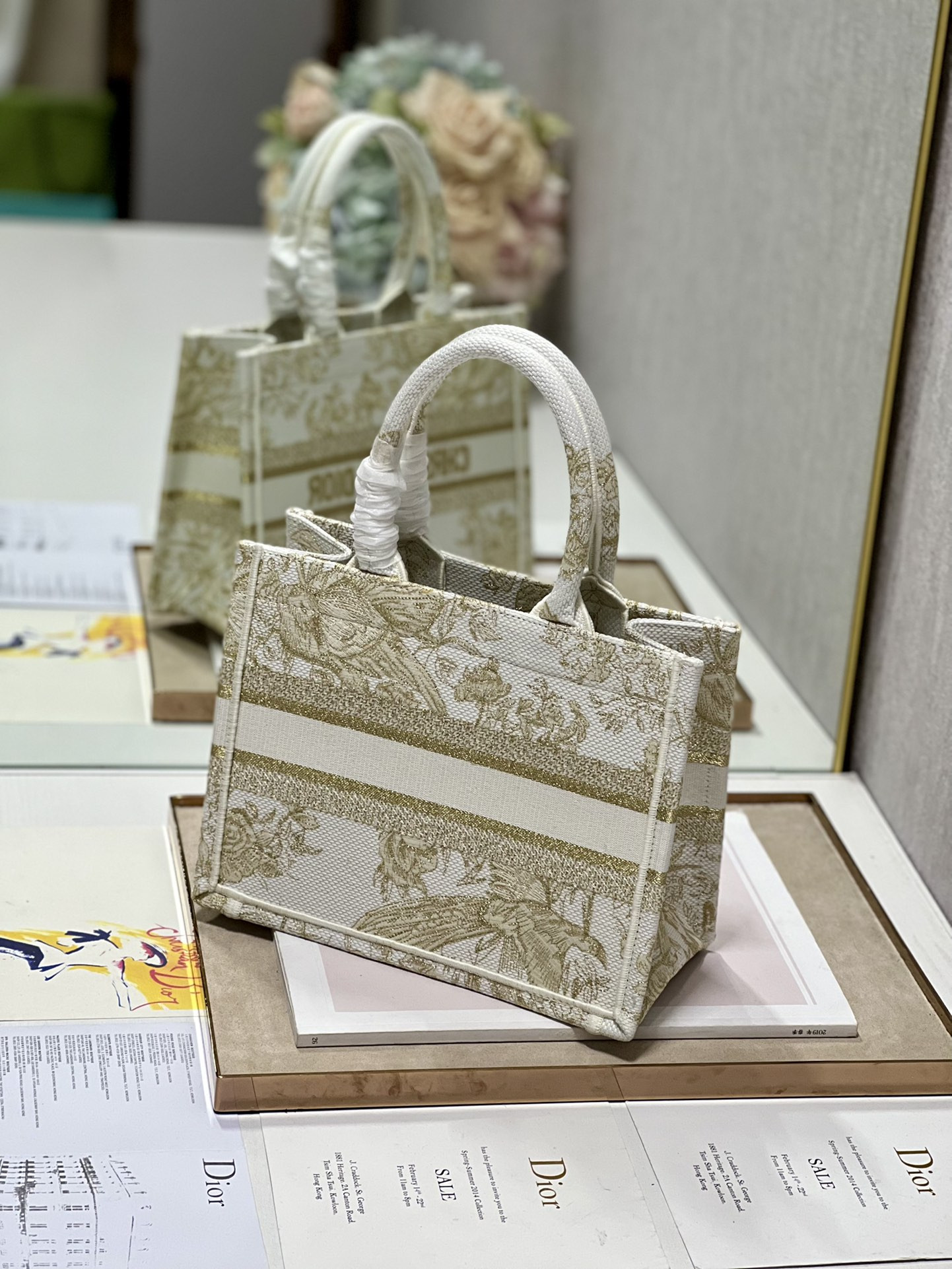 Small D10r Book Tote